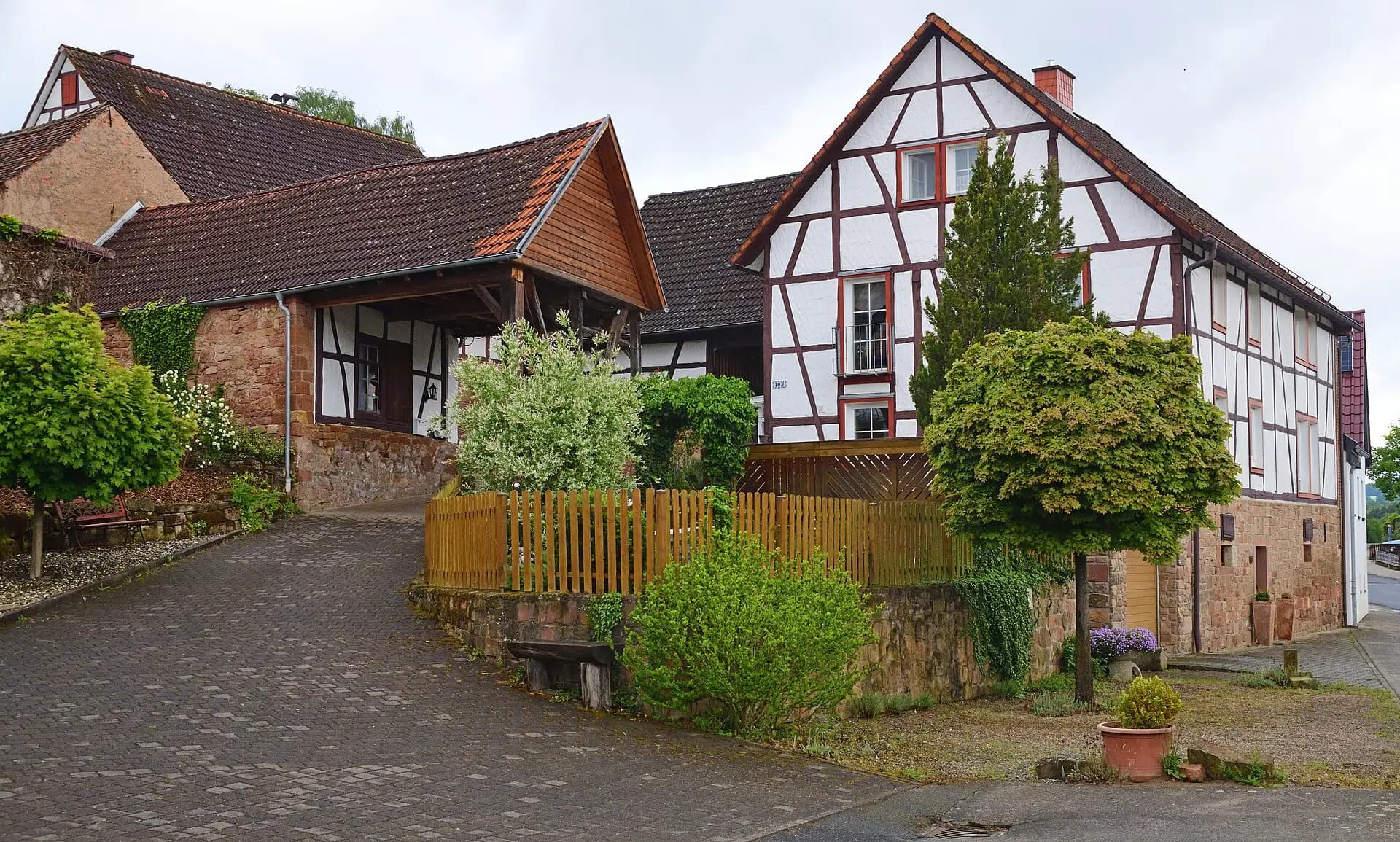 Häuserzeile in der Höchster Straße im Ortsteil Breitenbrunn in Lützelbach