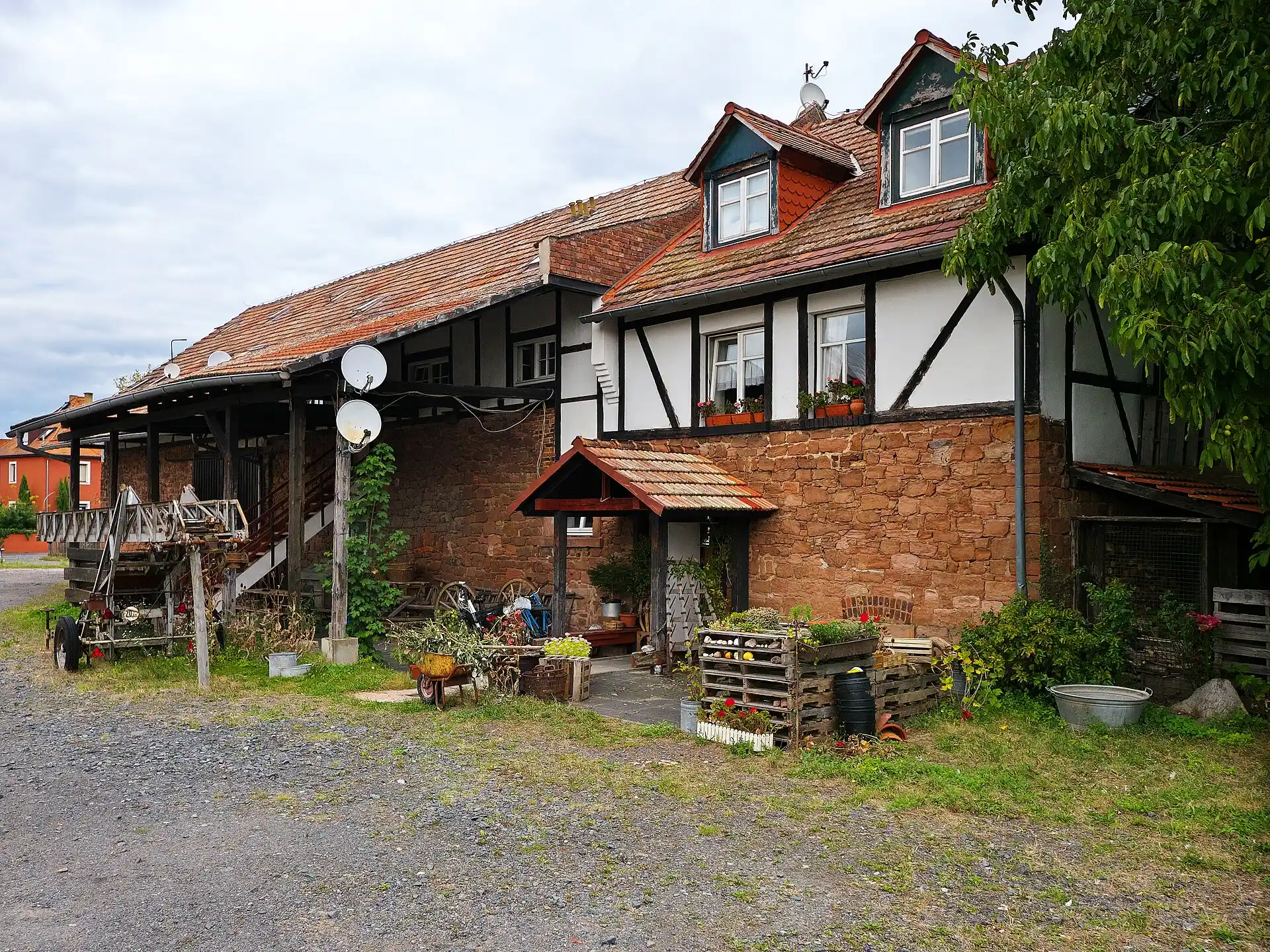 Hofanlage mit Scheune in Groß-Zimmern