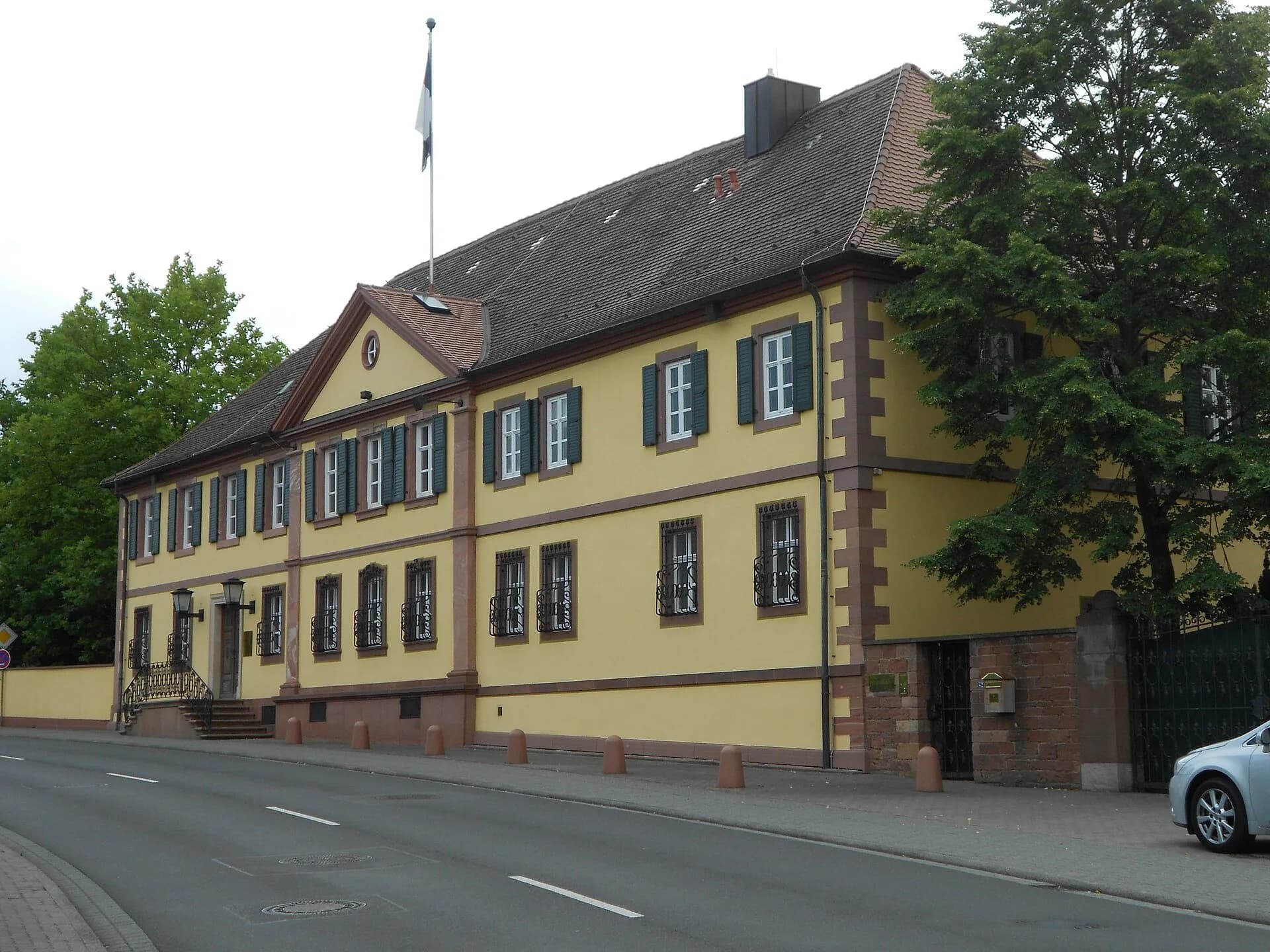 Hofgut an der Durchgangsstraße in Wörth am Main