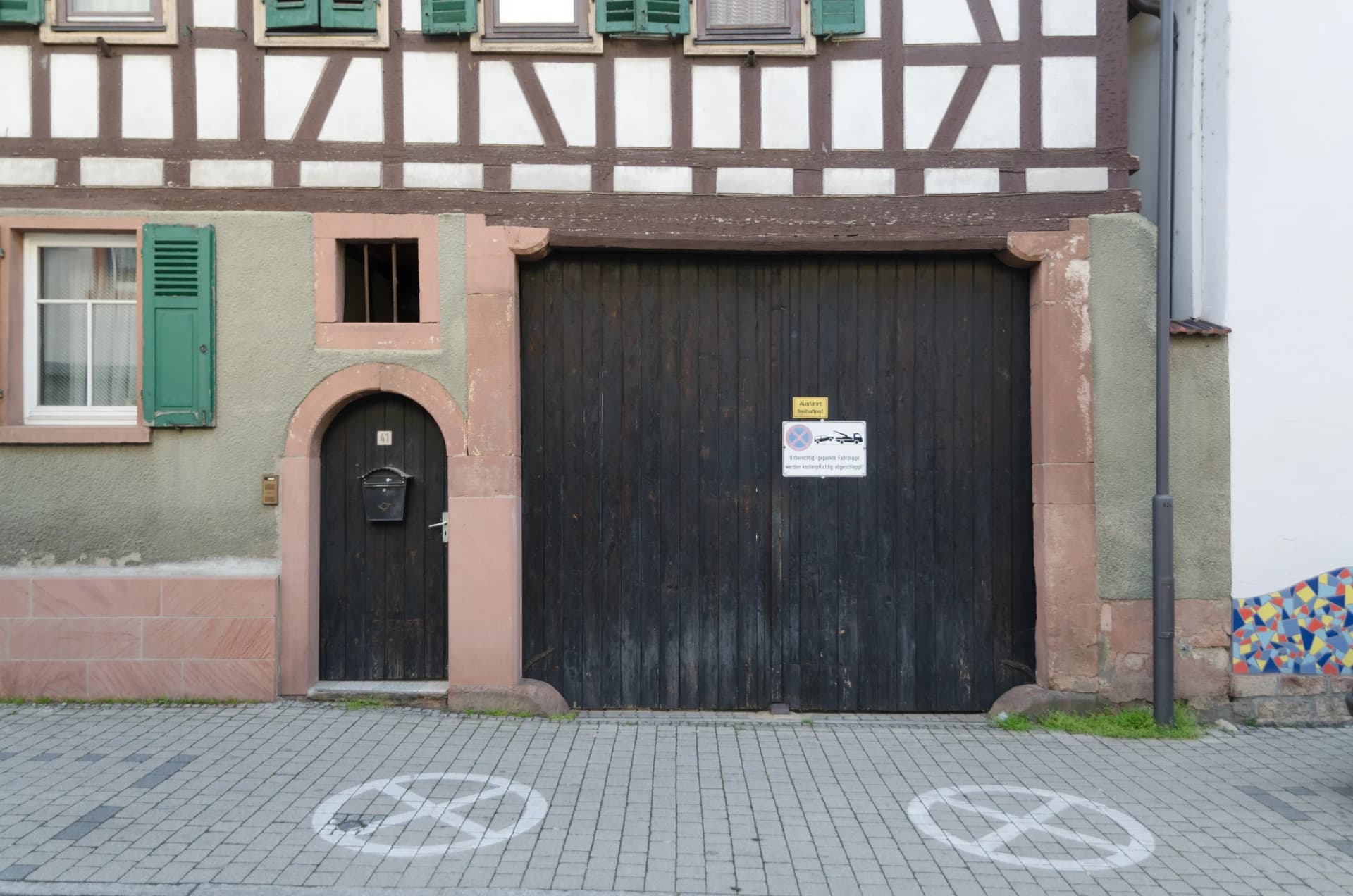 Hoftor eines Fachwerkhauses in der Breiten Straße 41 in Großostheim
