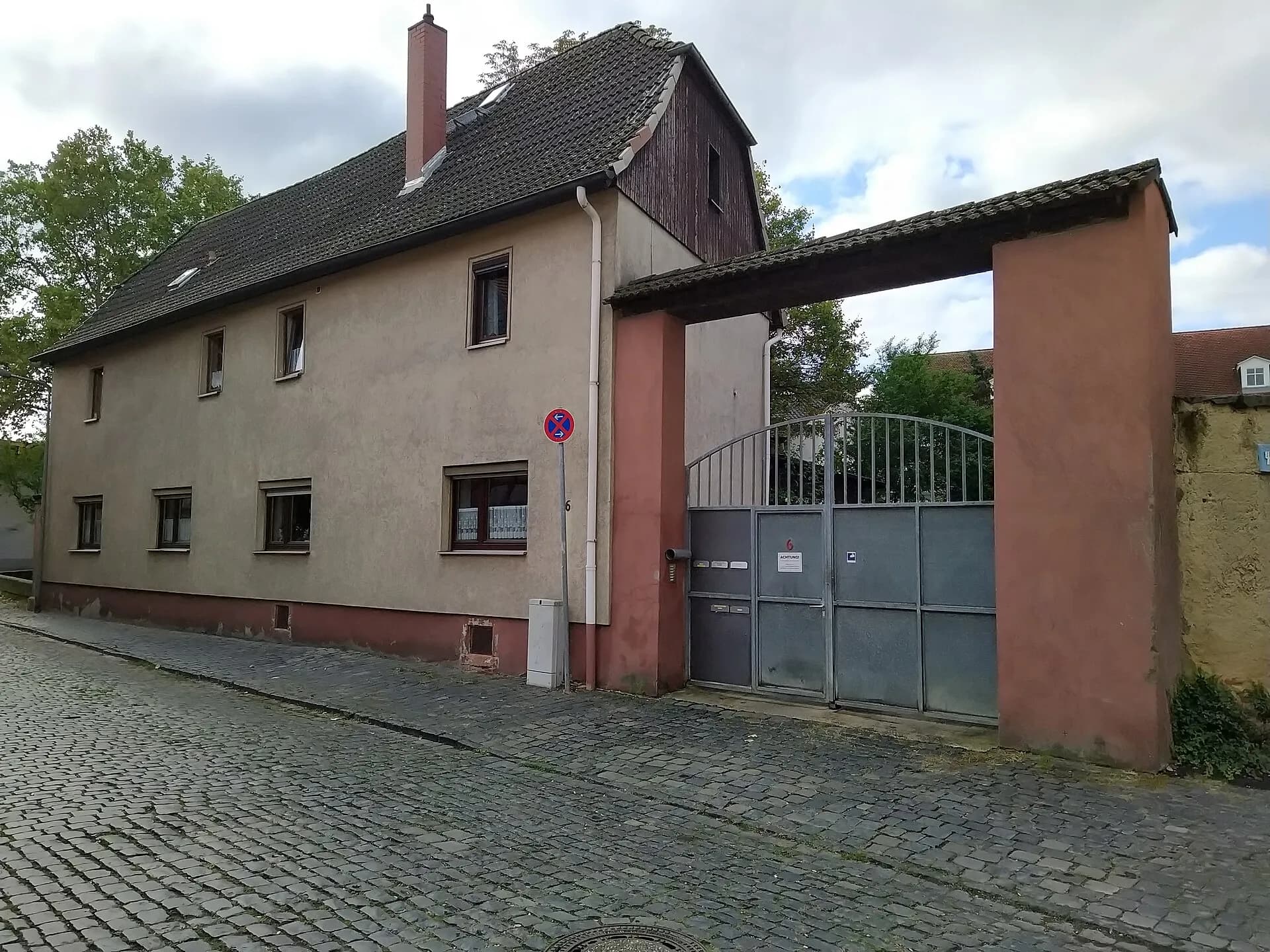 Hoftor Wagengasse 6 in Frankfurt-Unterliederbach