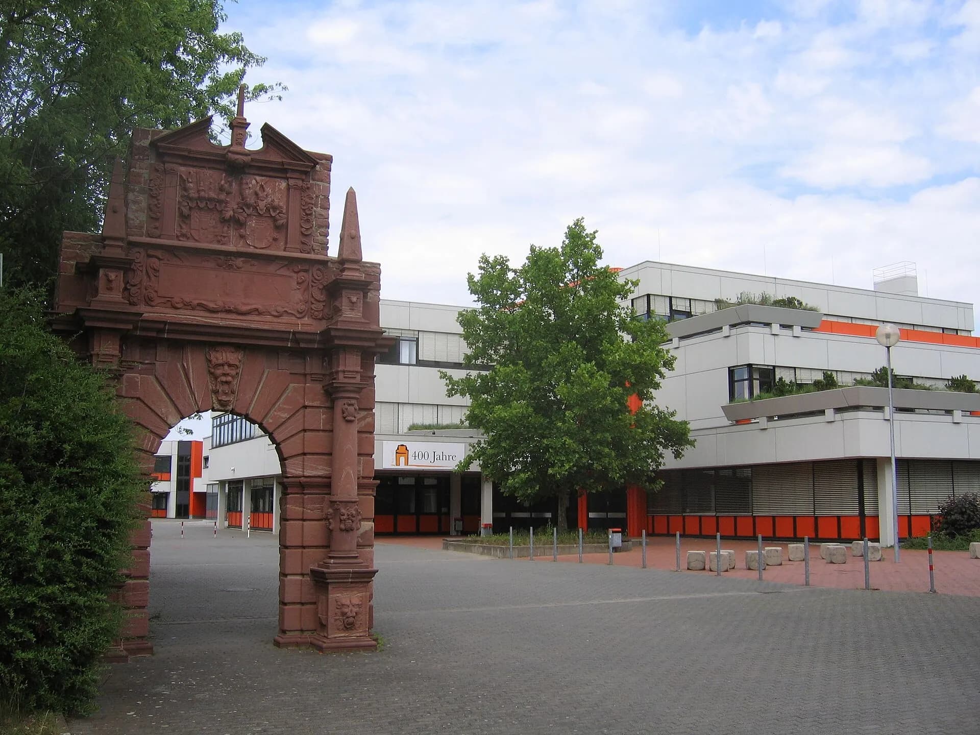 Historisches Portal der Hohen Landesschule in Hanau