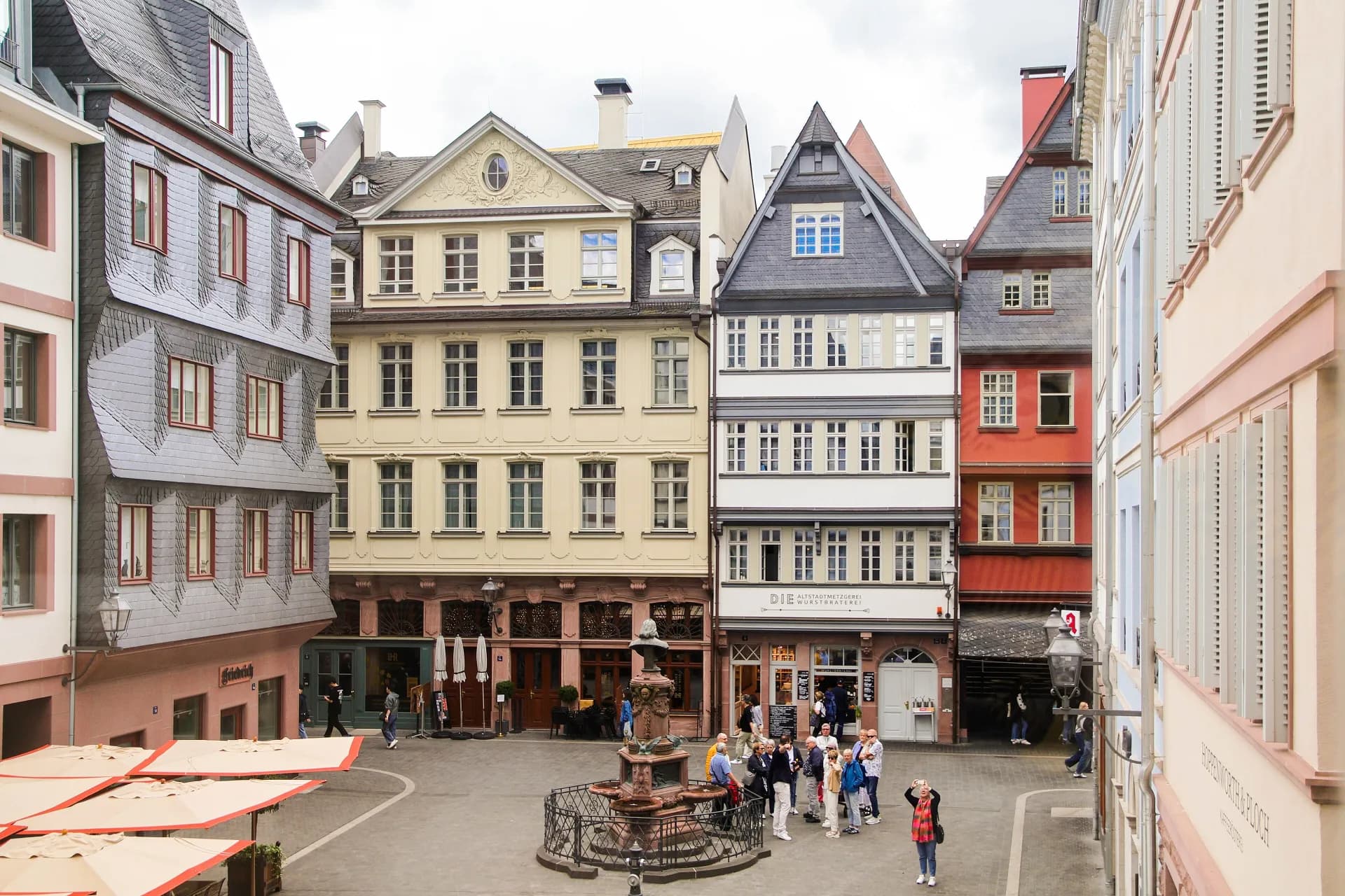 Hühnermarkt mit Südseite in der Frankfurter Altstadt