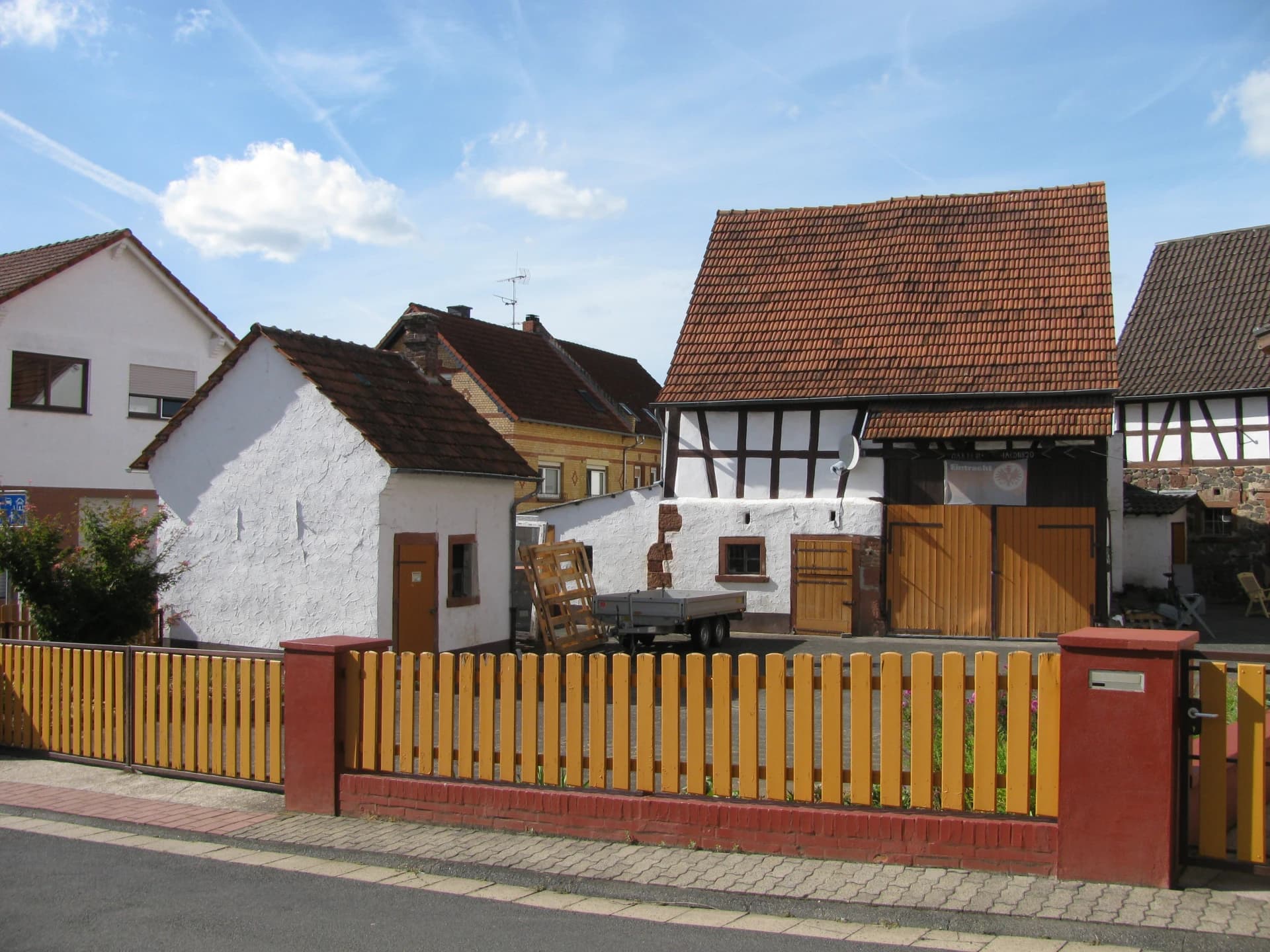 Hofgebäude in der Altwiedermuser Straße 1 in Ronneburg-Hüttengesäß
