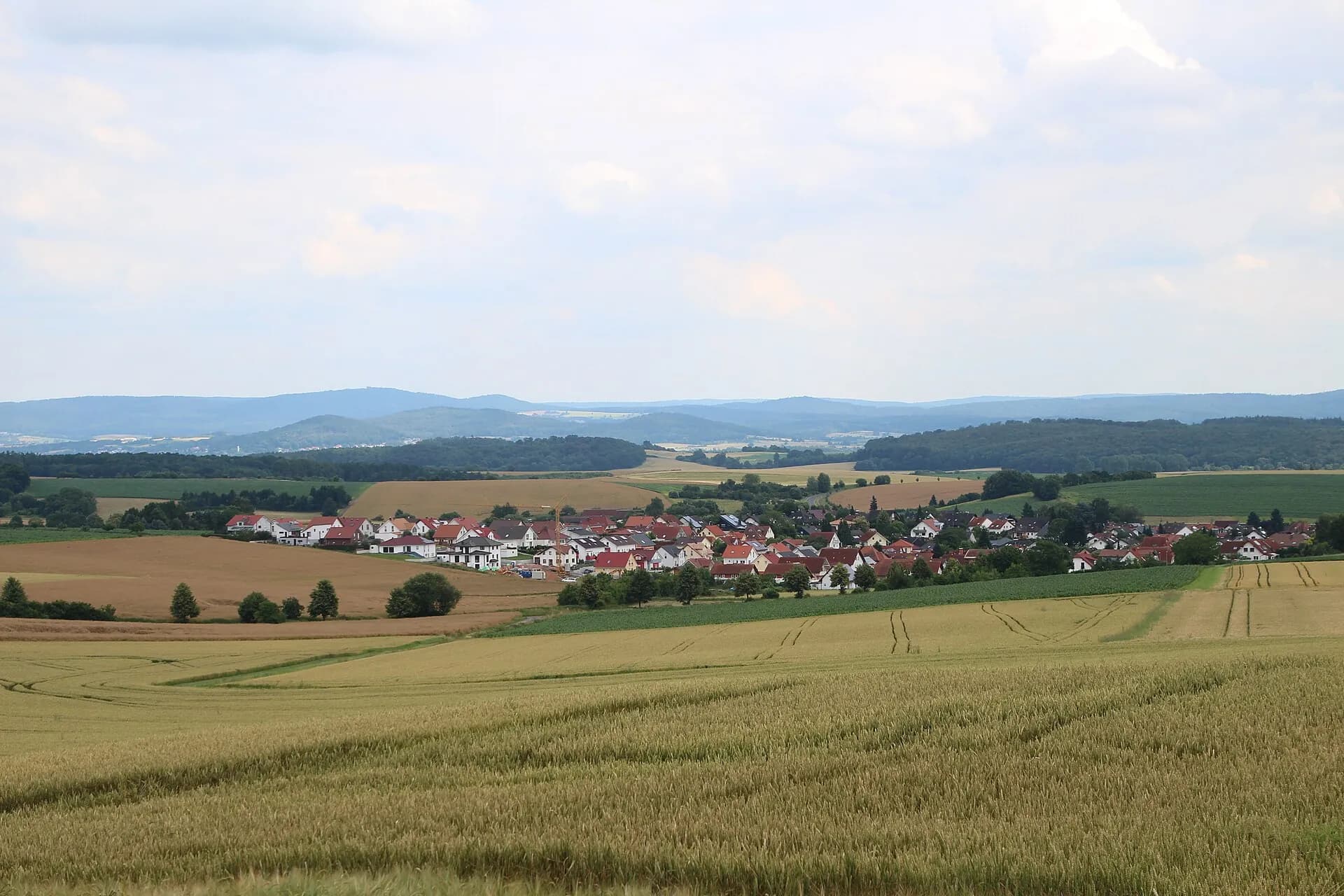 Blick über die Felder auf Ronneburg-Hüttengesäß