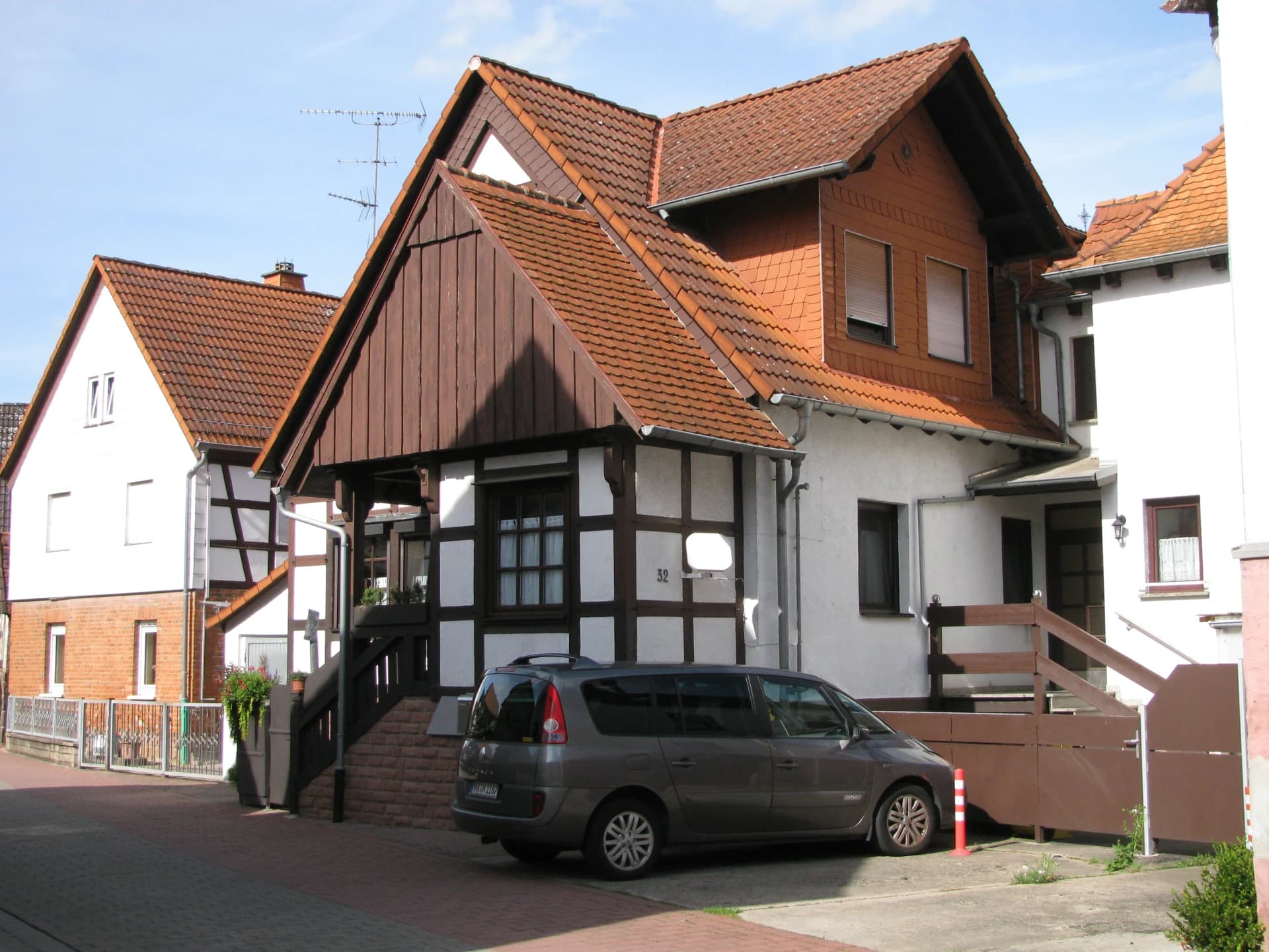 Wohnhaus mit Fachwerkanbau in der Langstraße 32 in Ronneburg-Hüttengesäß