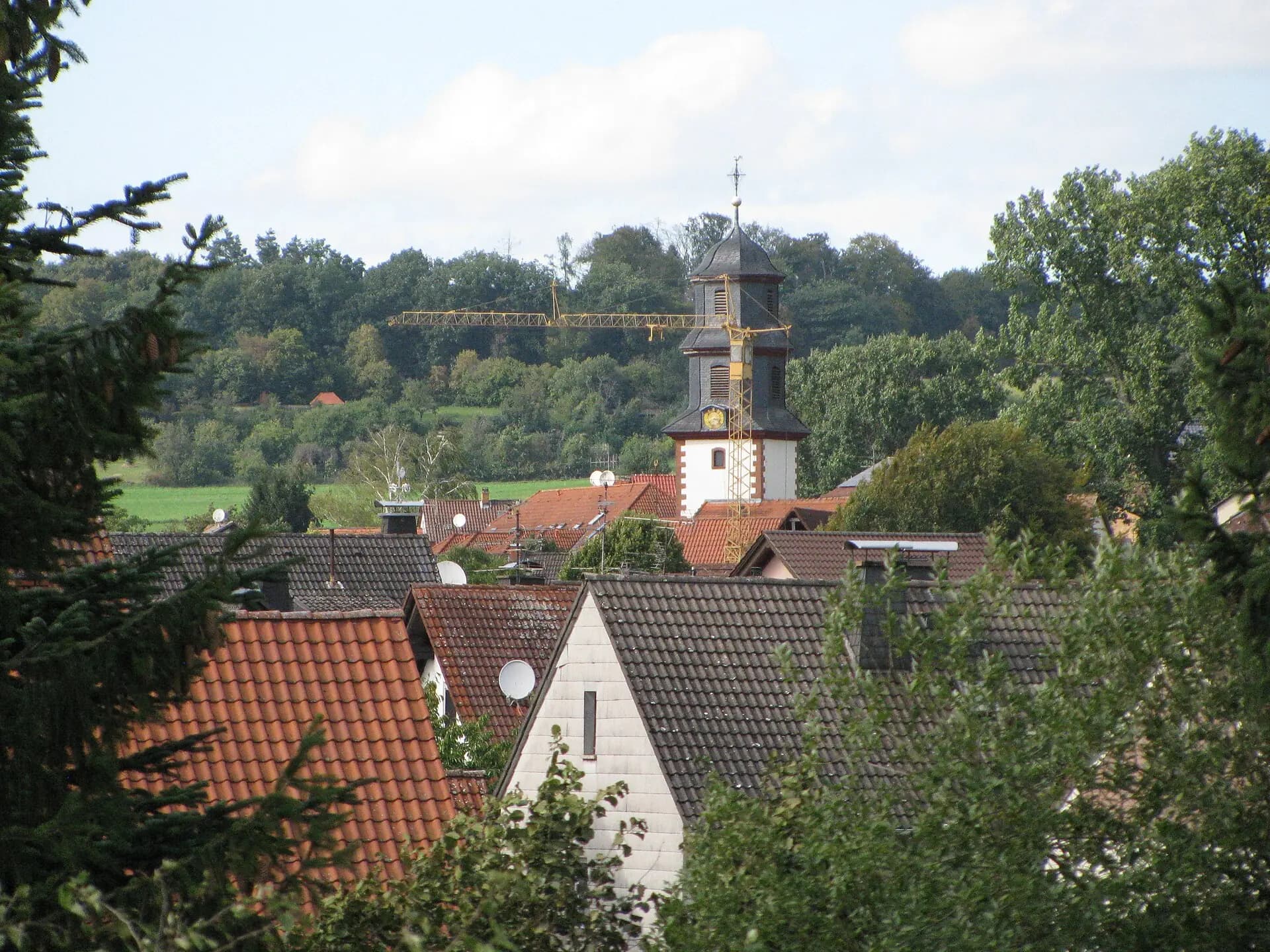 Ortsansicht von Ronneburg-Hüttengesäß mit Kirchturm