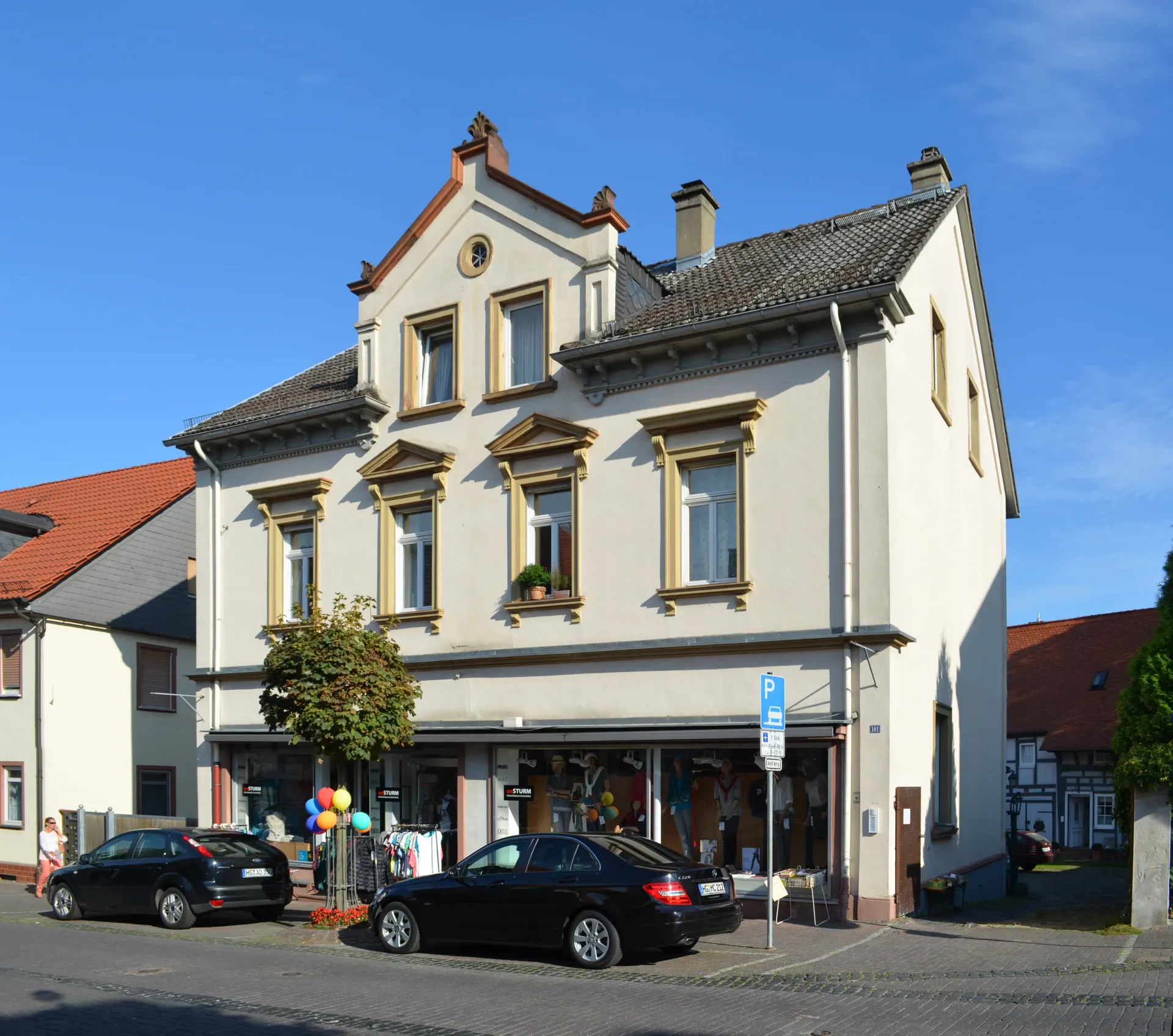 Wohn- und Geschäftshaus Hugenottenstraße 101 in Friedrichsdorf