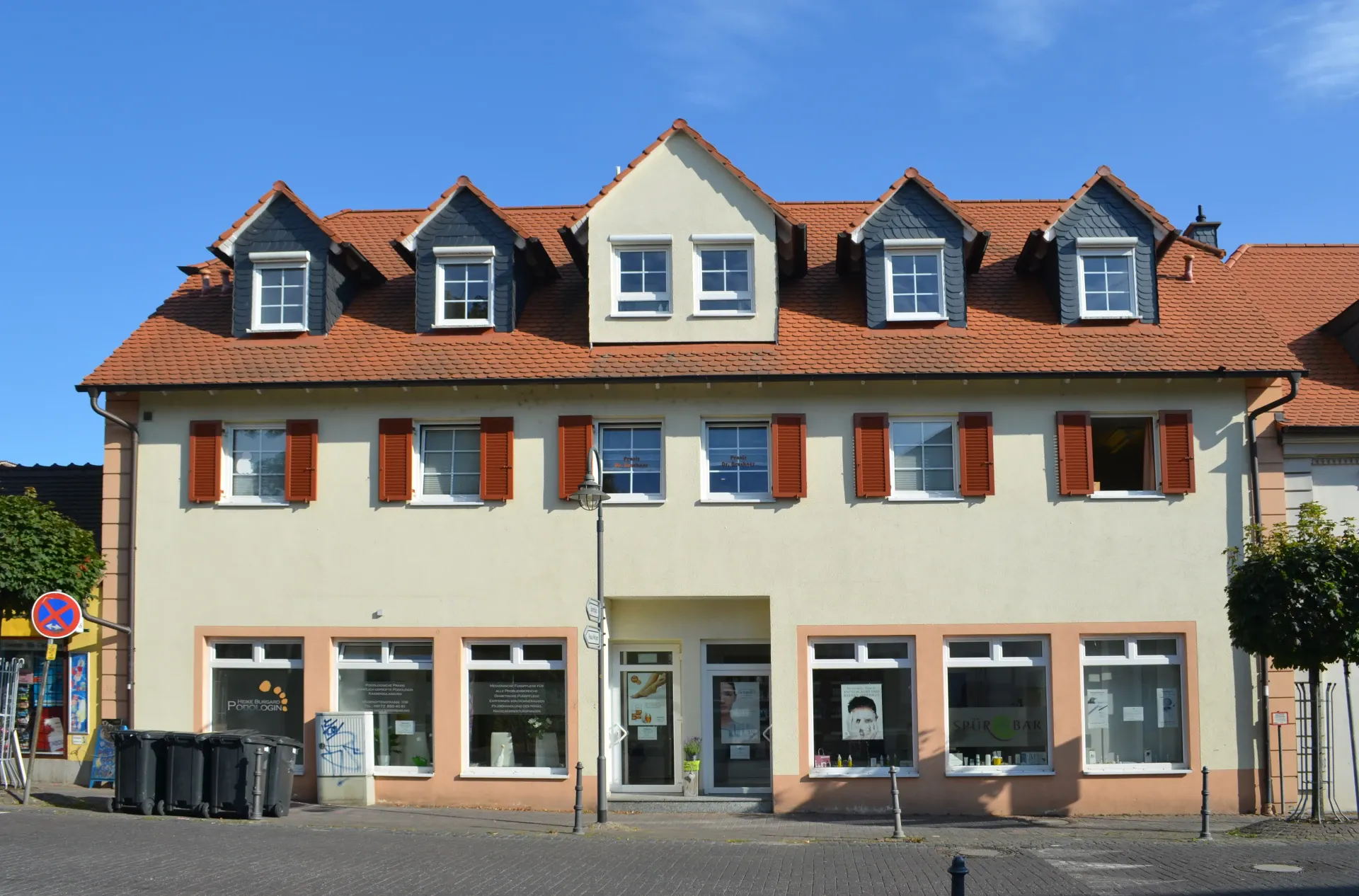 Wohn- und Geschäftshaus Hugenottenstraße 105 in Friedrichsdorf