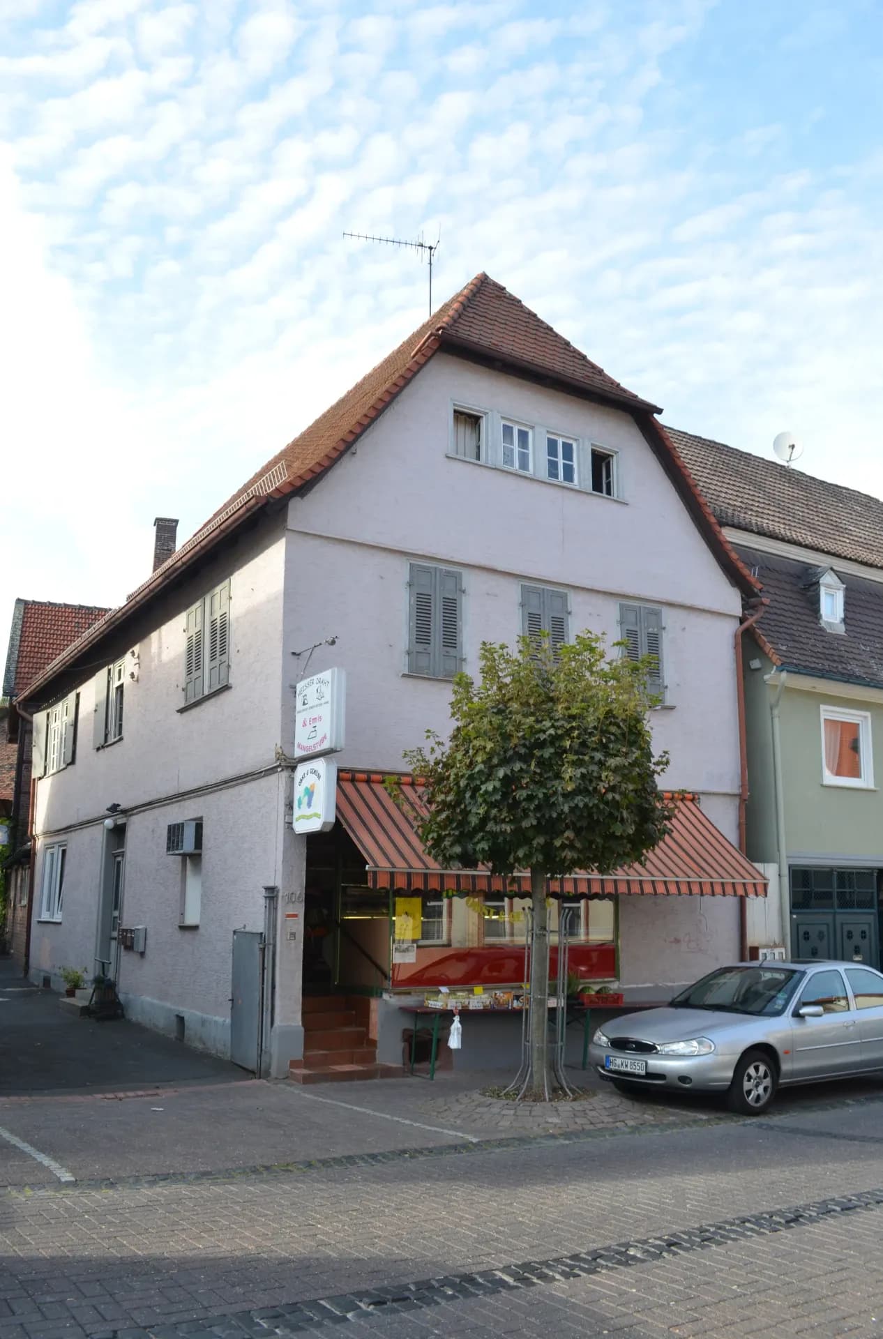 Wohn- und Geschäftshaus Hugenottenstraße 106 in Friedrichsdorf