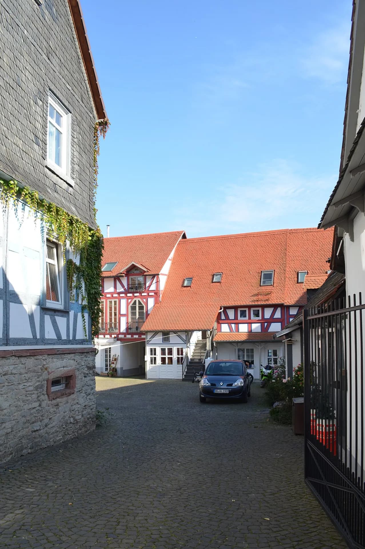 Innenhof an der Hugenottenstraße 113a in Friedrichsdorf