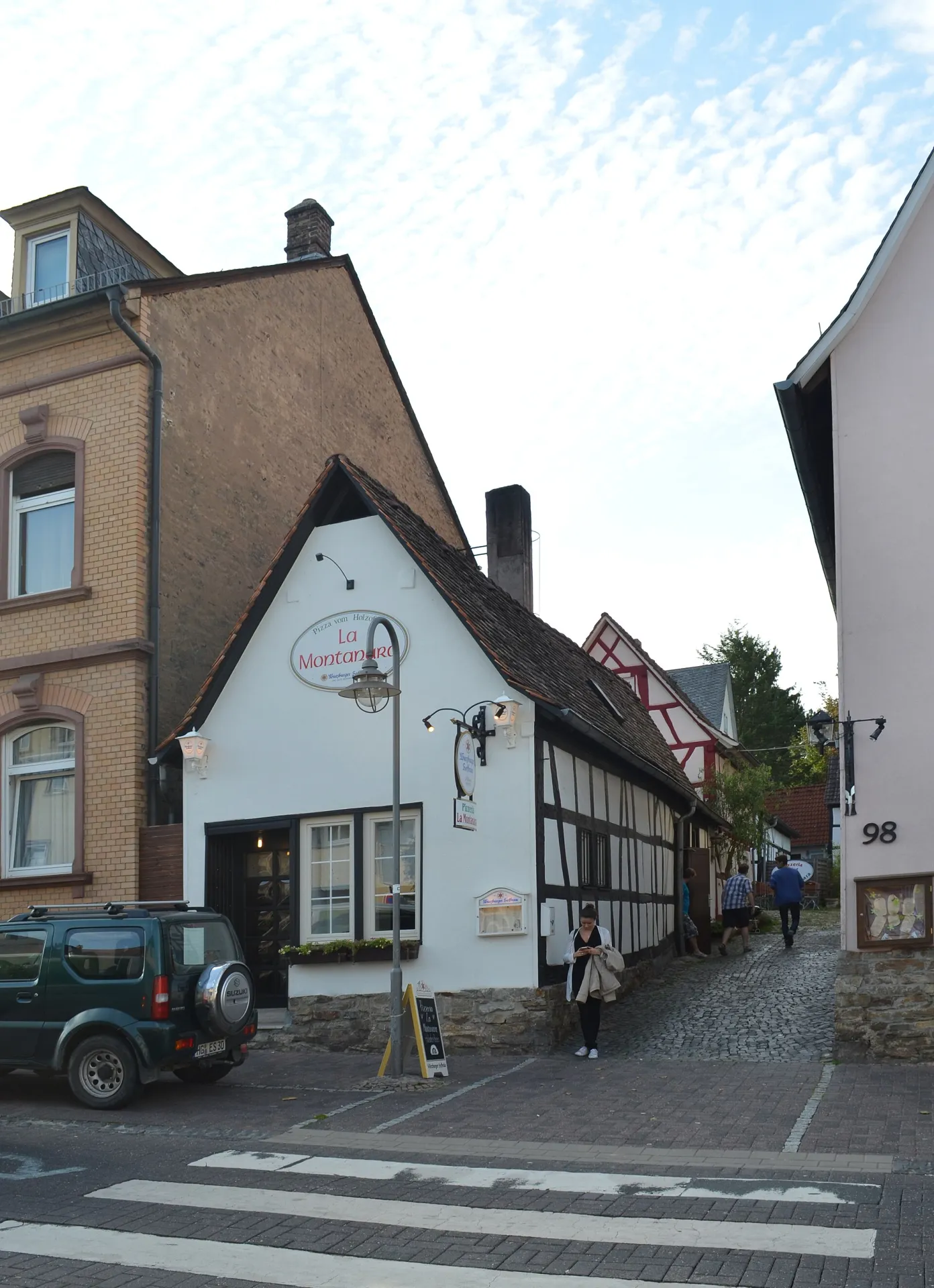 Gassenblick an der Hugenottenstraße 96a in Friedrichsdorf