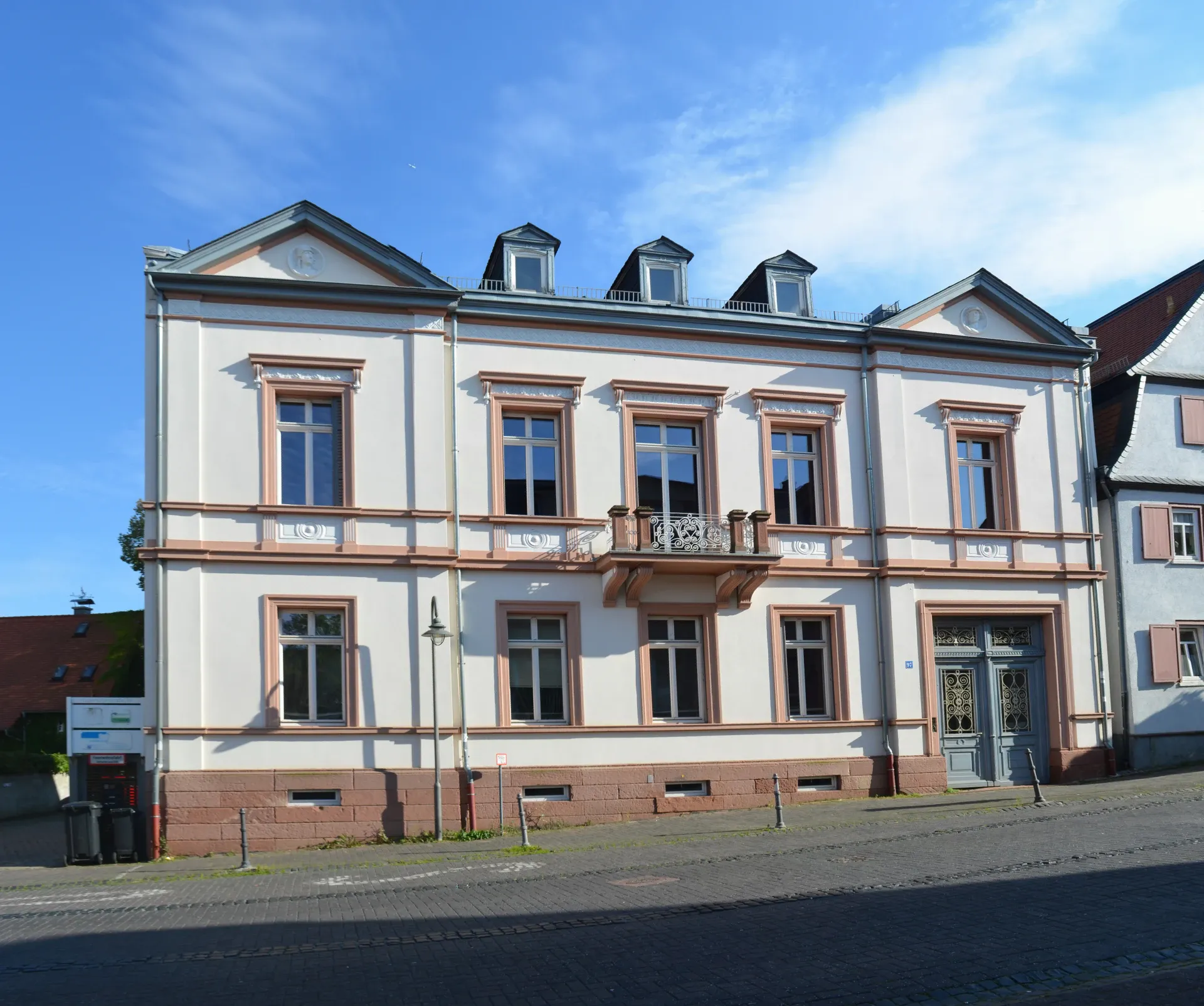Klassizistisches Wohnhaus Hugenottenstraße 97 in Friedrichsdorf