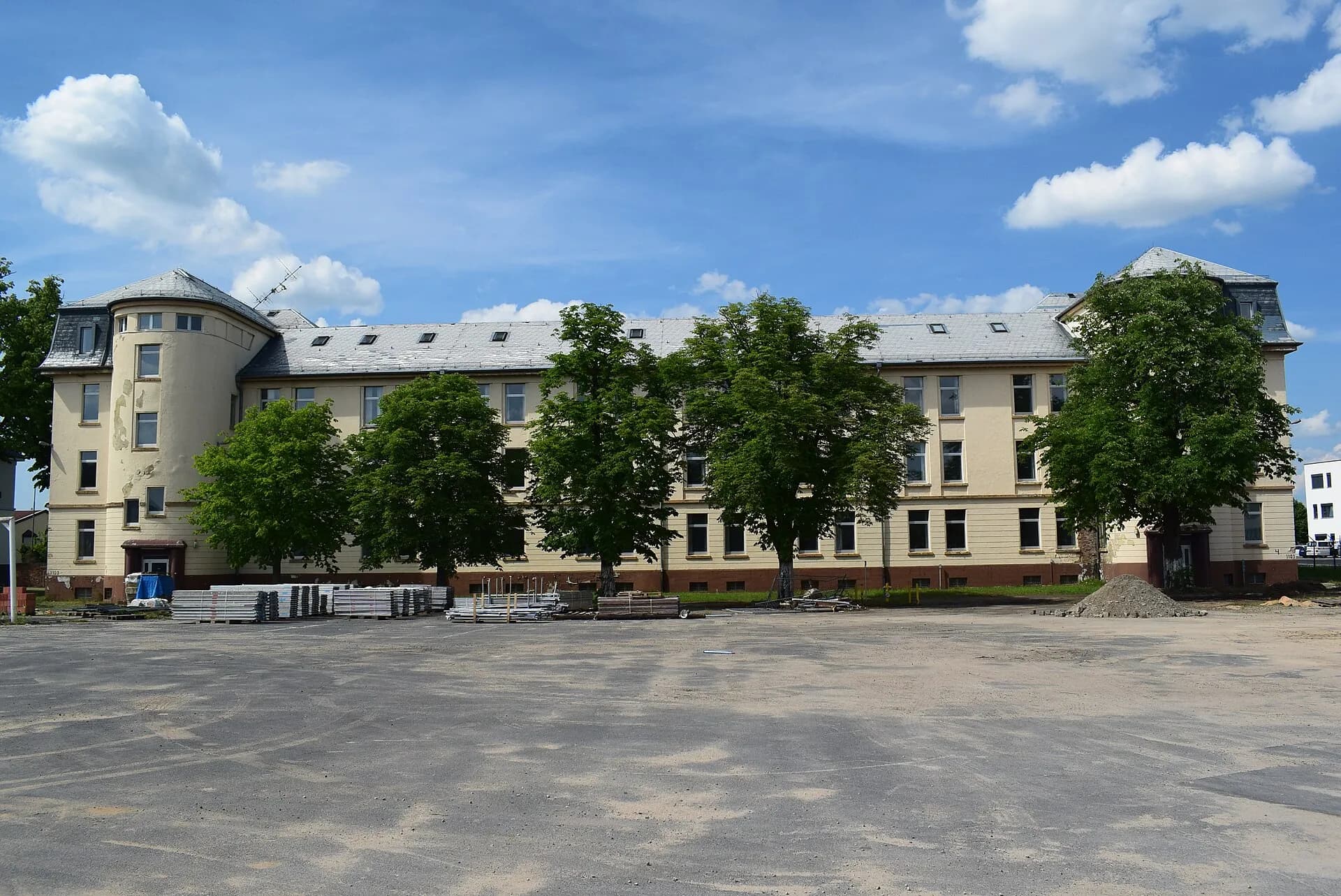 Längsbau der ehemaligen Hutier-Kaserne in Hanau-Lamboy