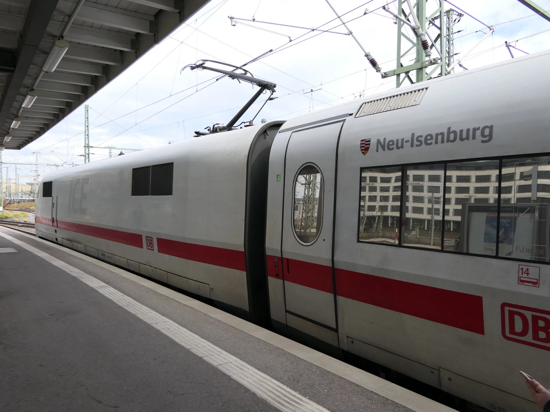 ICE am Bahnhof Neu-Isenburg