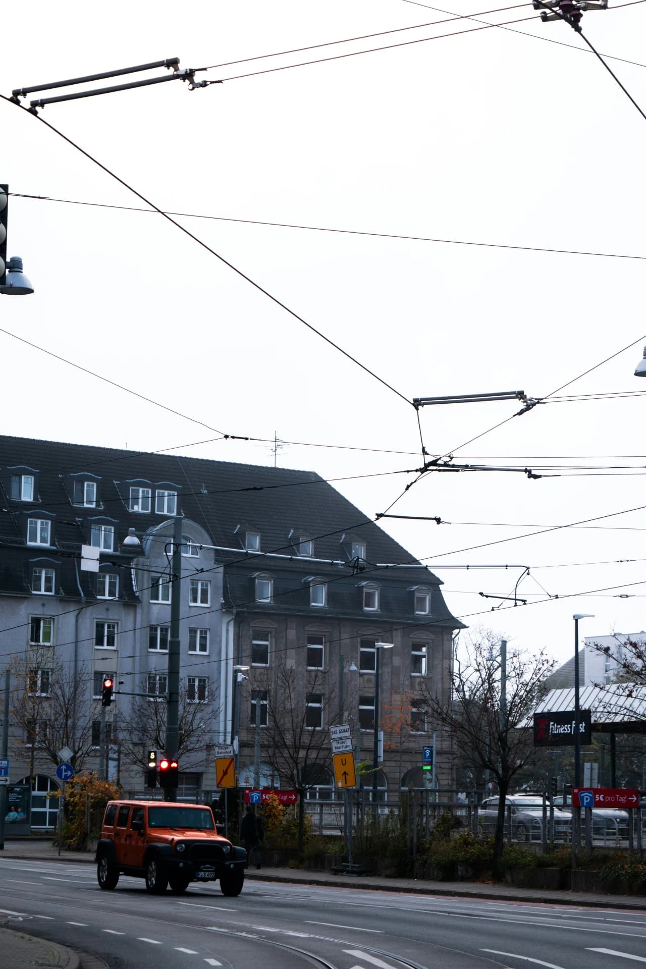 Straßenkreuzung in der Innenstadt von Darmstadt