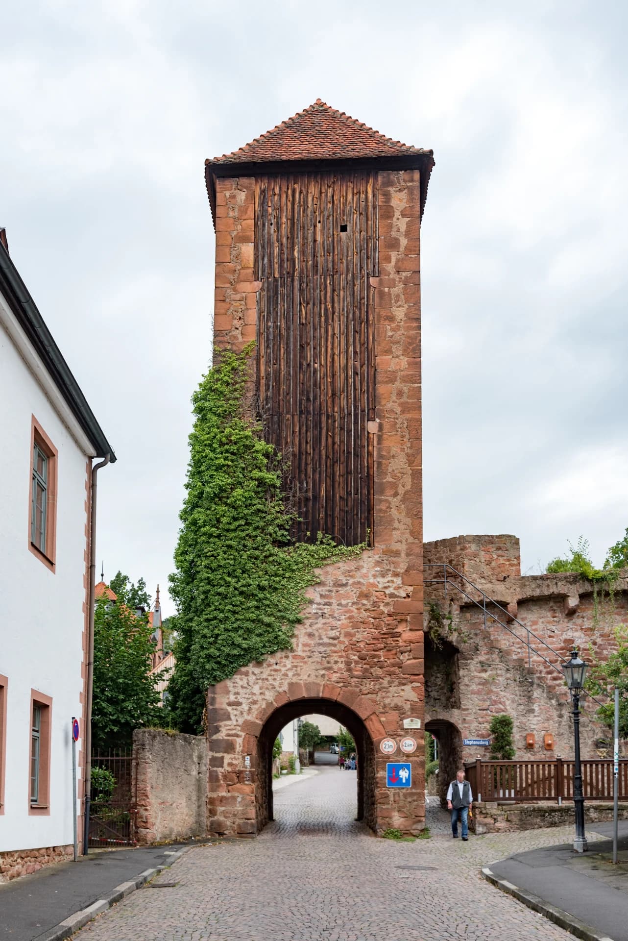 Inneres Holztor von der Stadtseite in Gelnhausen