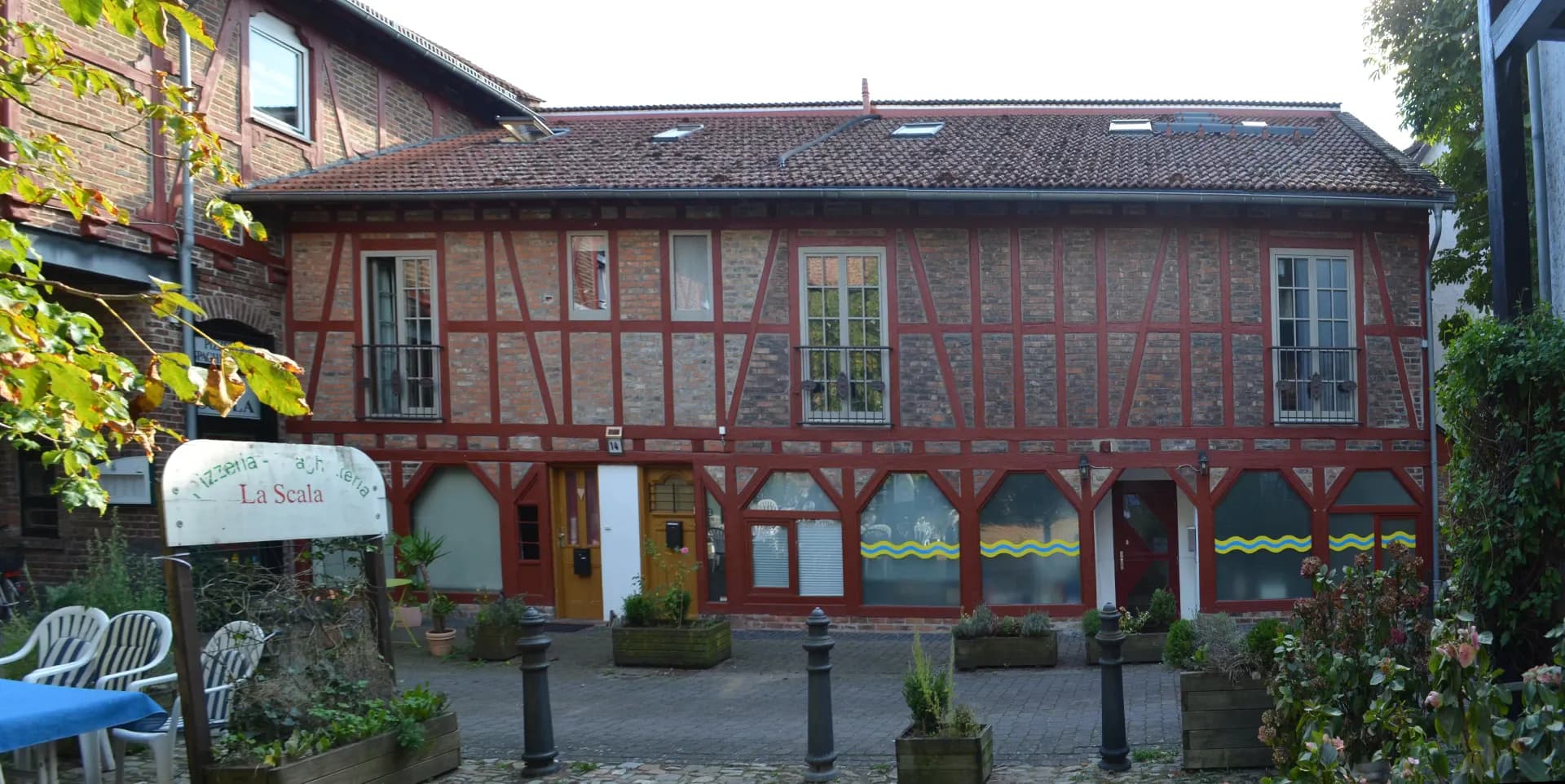 Hof des Institut Garnier in Friedrichsdorf