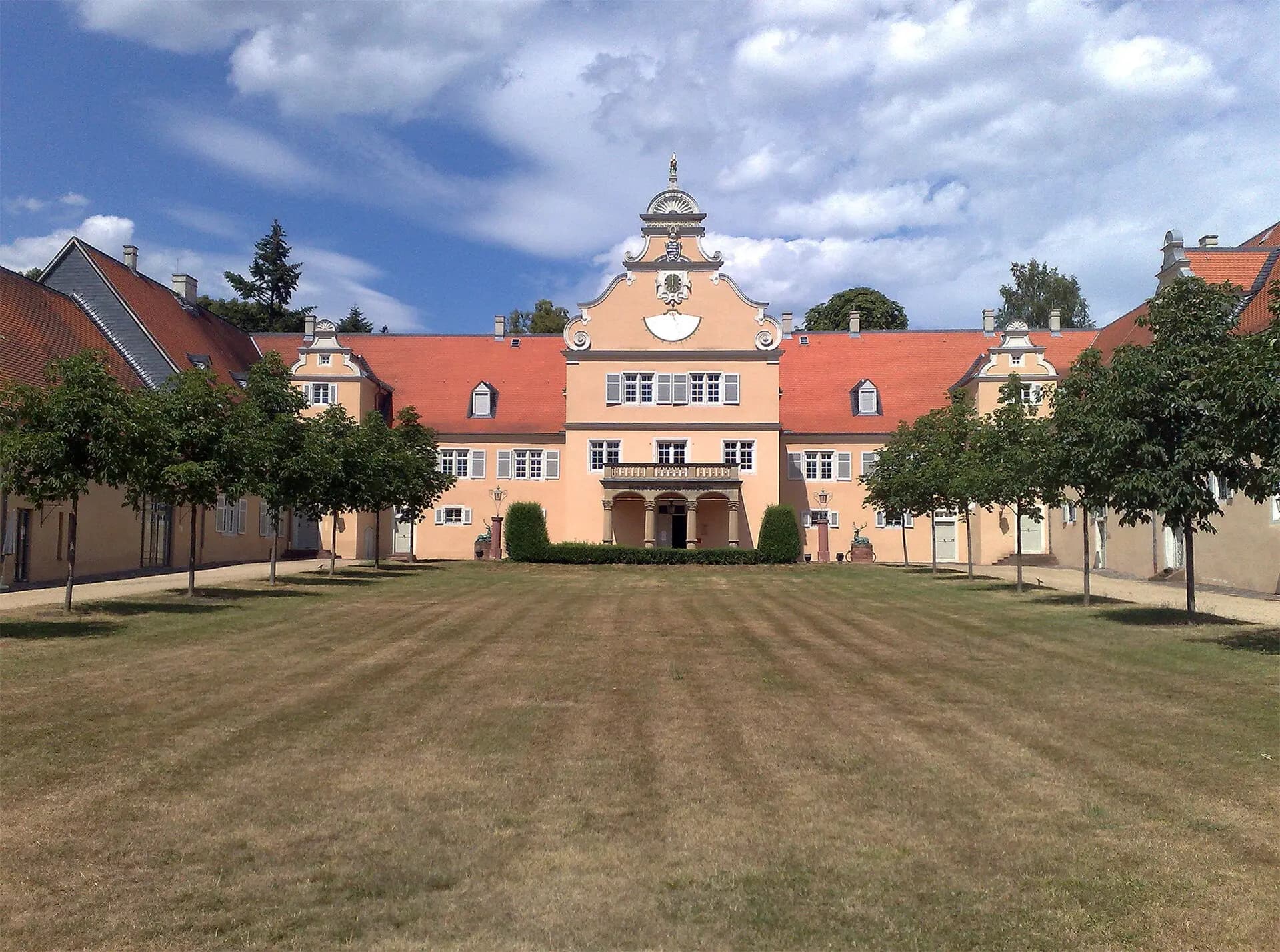 Jagdschloss Kranichstein in Darmstadt-Kranichstein vom Ehrenhof