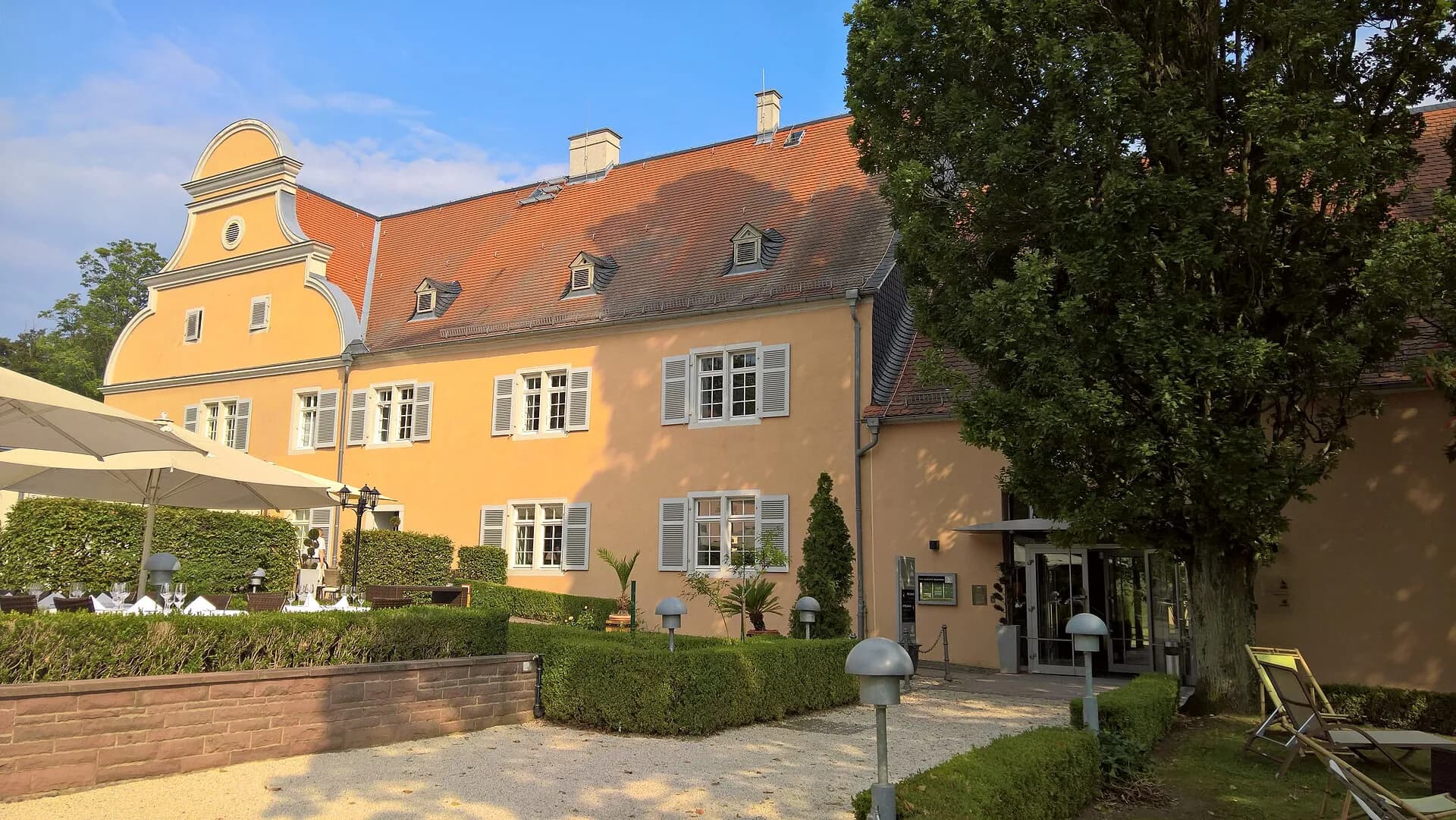 Terrassenseite des Jagdschlosses Kranichstein in Darmstadt-Kranichstein