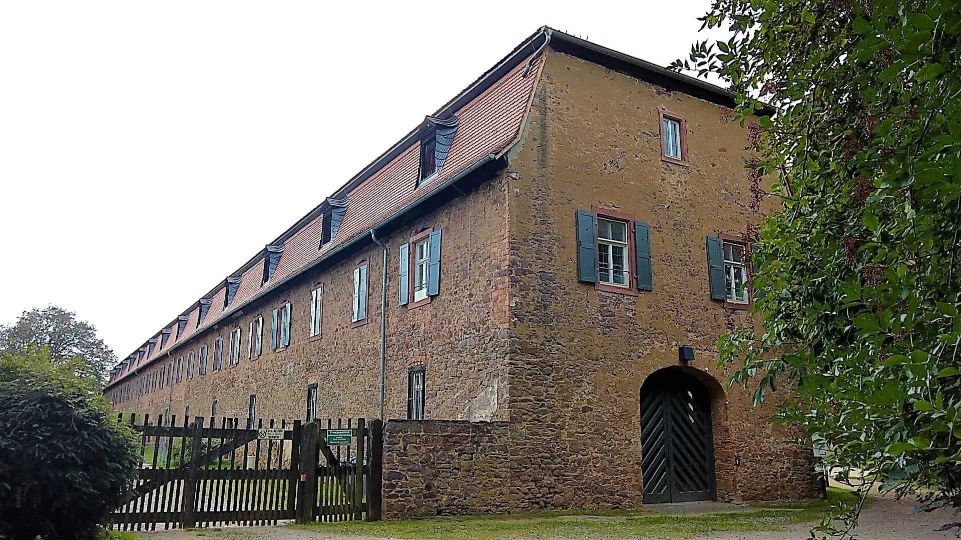 Jagdzeughaus in Darmstadt-Kranichstein in der Längsansicht