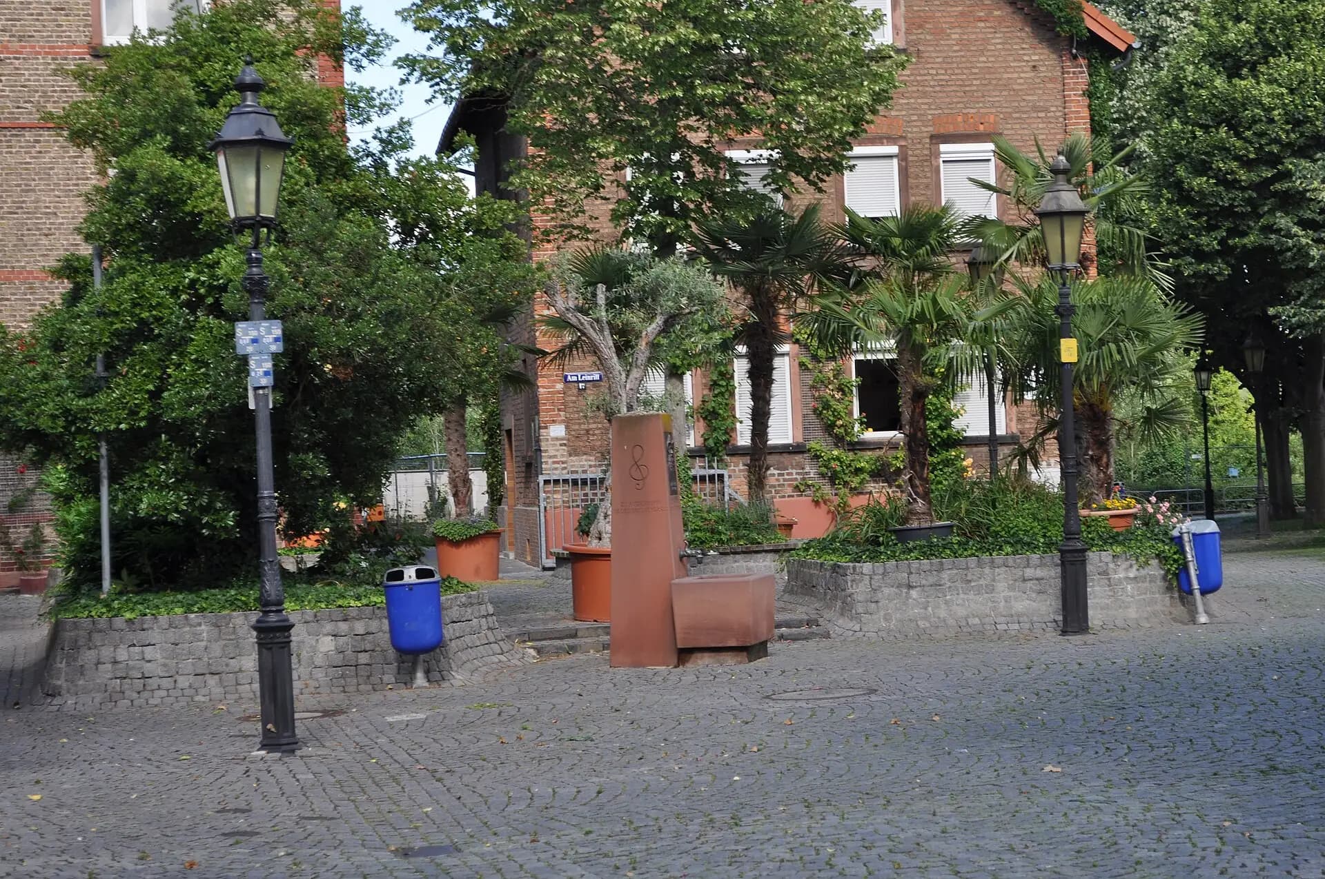 Platz am Jean-Pauli-Brunnen in Frankfurt Fechenheim