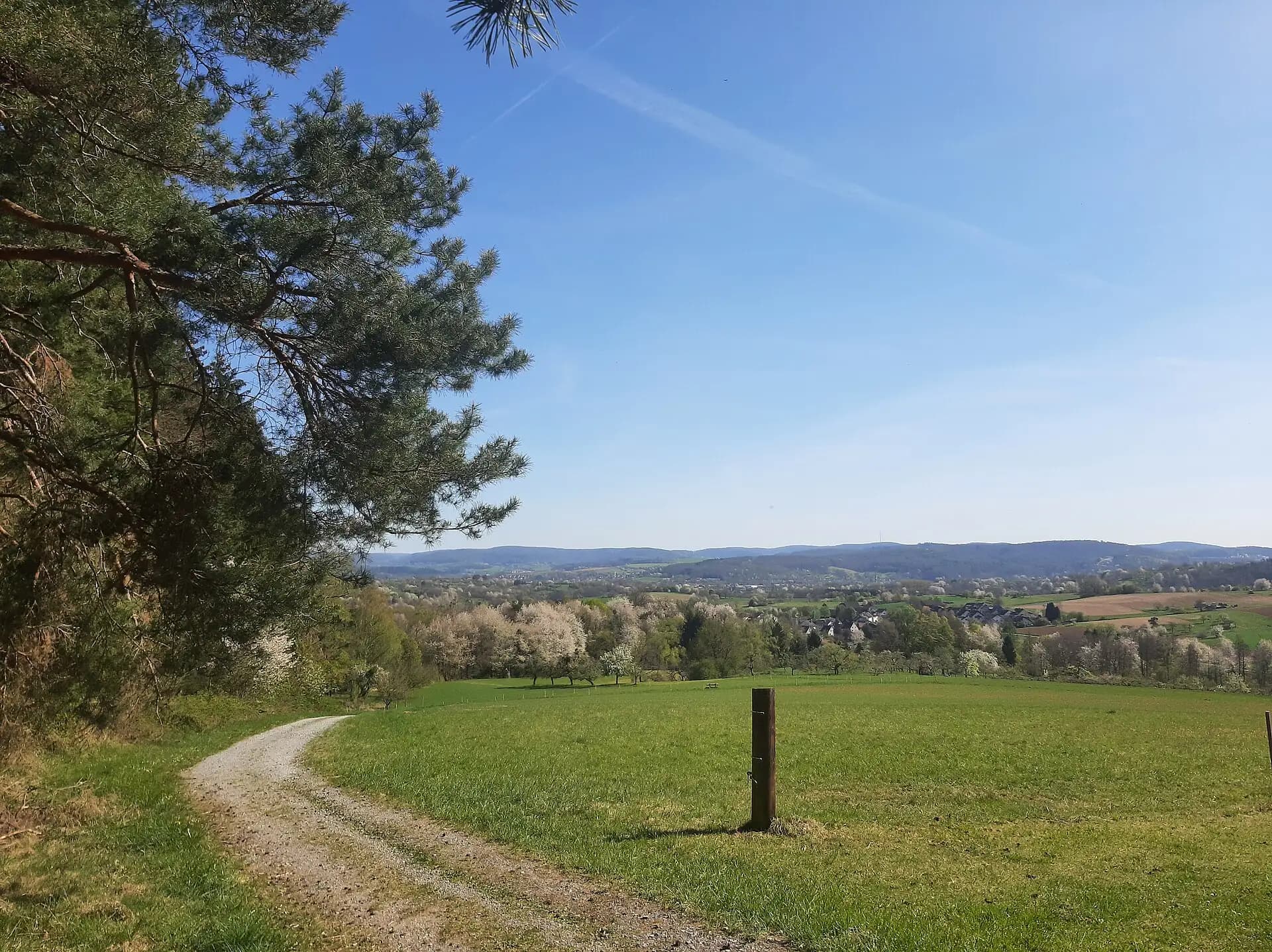 Feldweg über das Joch bei Wenighösbach in Hösbach