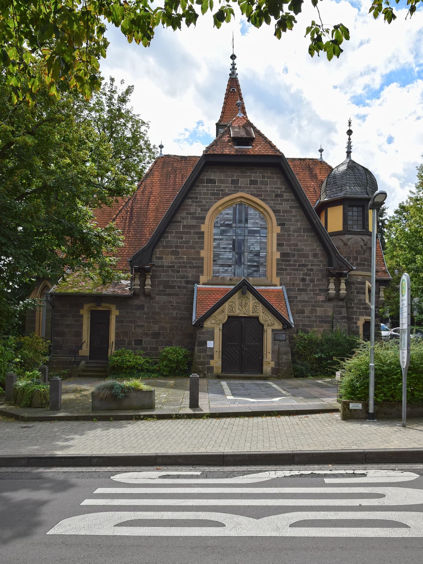 Eingang der Johanneskirche in Bad Nauheim