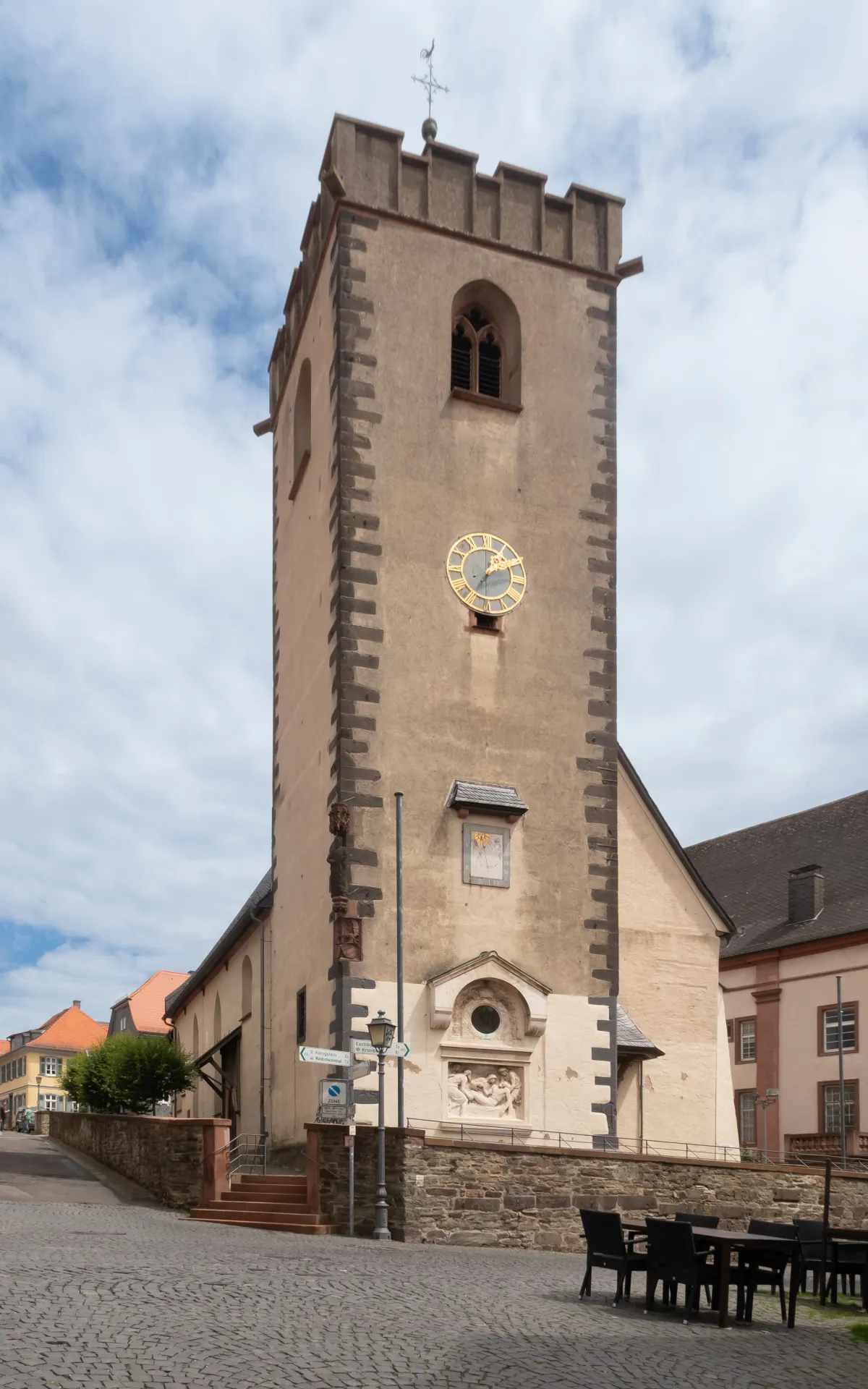 Turmfassade der Johanniskirche in Kronberg im Taunus