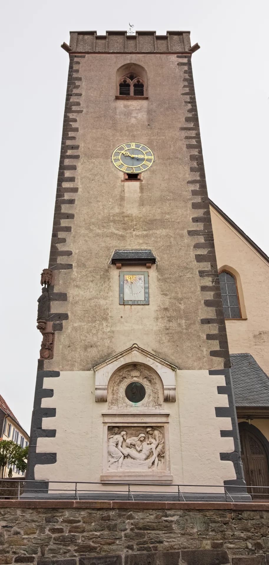 Westturm der Johanniskirche in Kronberg im Taunus