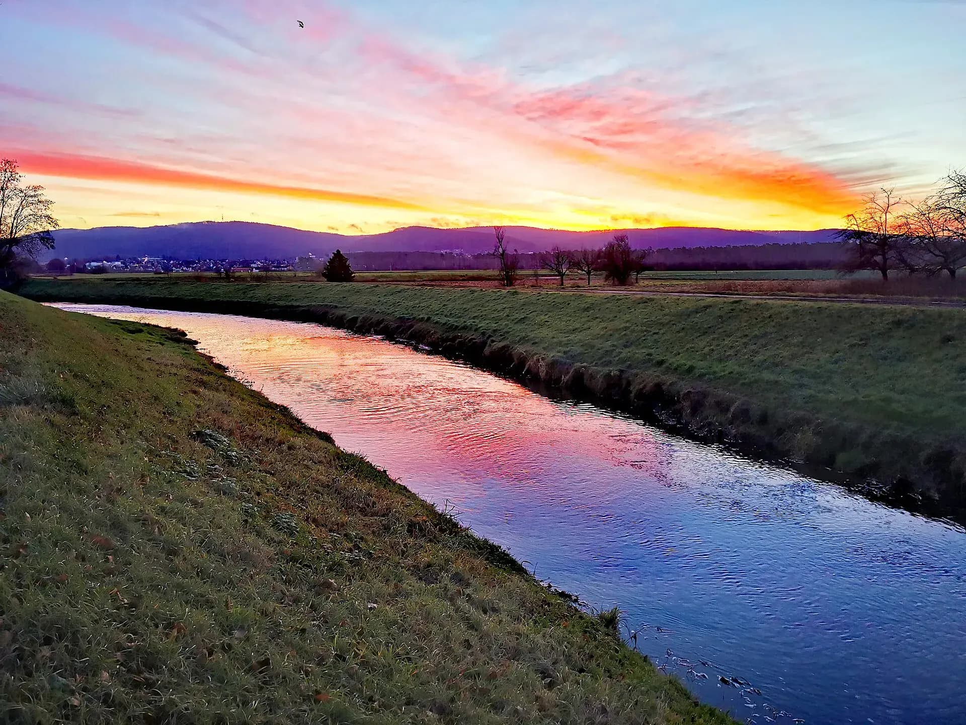 Sonnenaufgang über der Kahl bei Alzenau