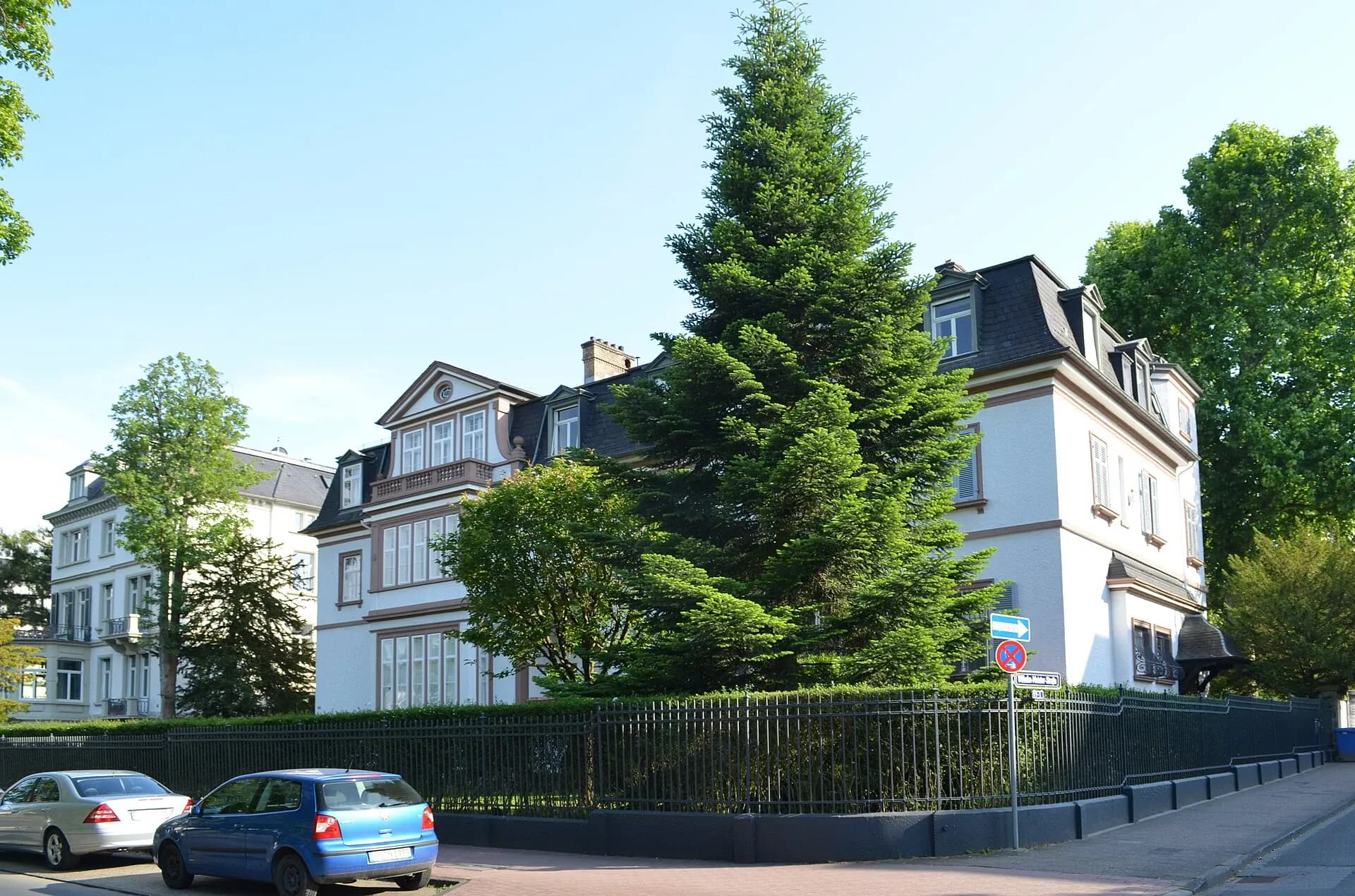 Villen hinter Zaun an der Kaiser-Friedrich-Promenade in Bad Homburg