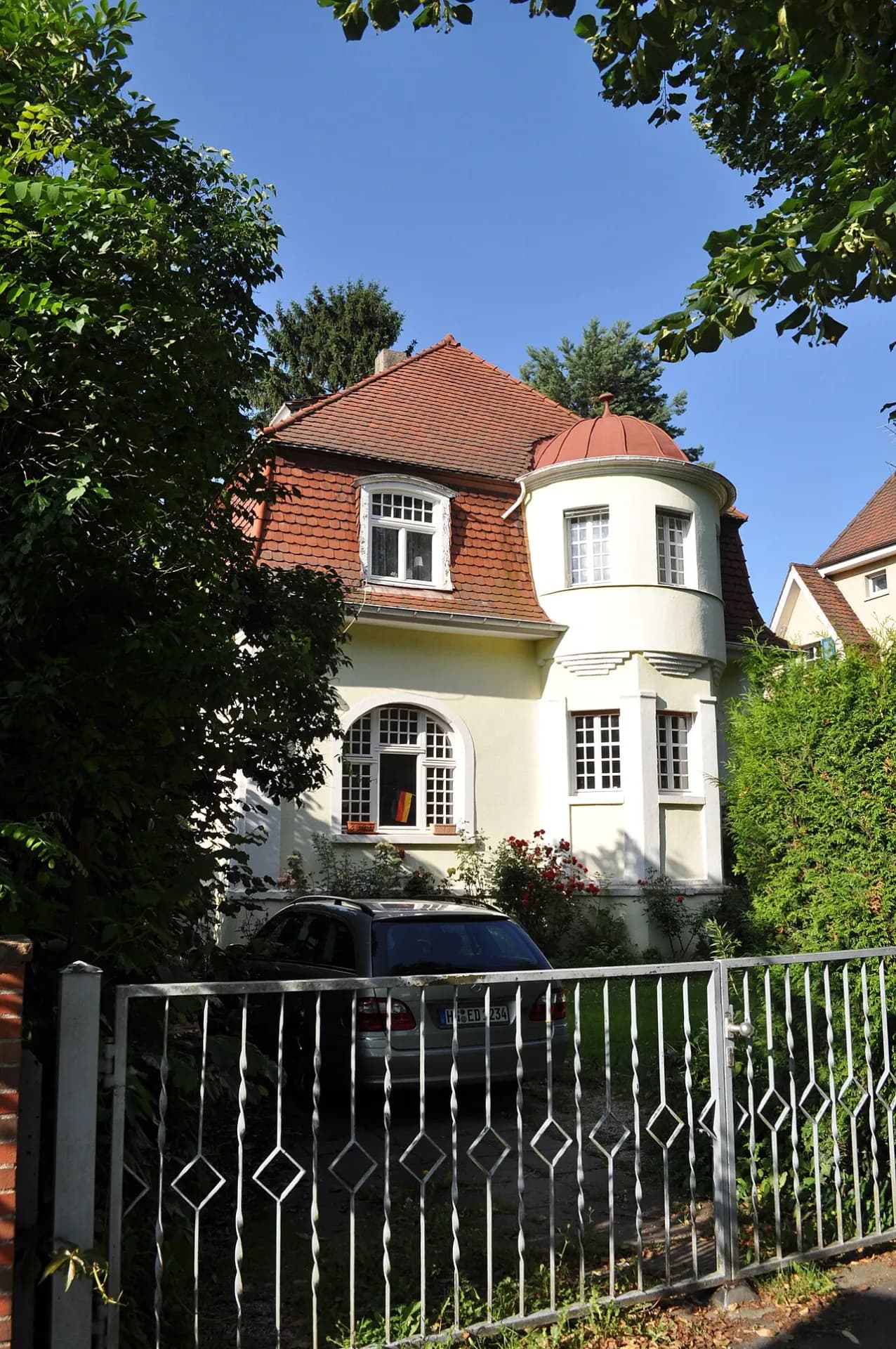 Villa mit Rundturm an der Kaiser-Friedrich-Promenade in Bad Homburg-Gonzenheim