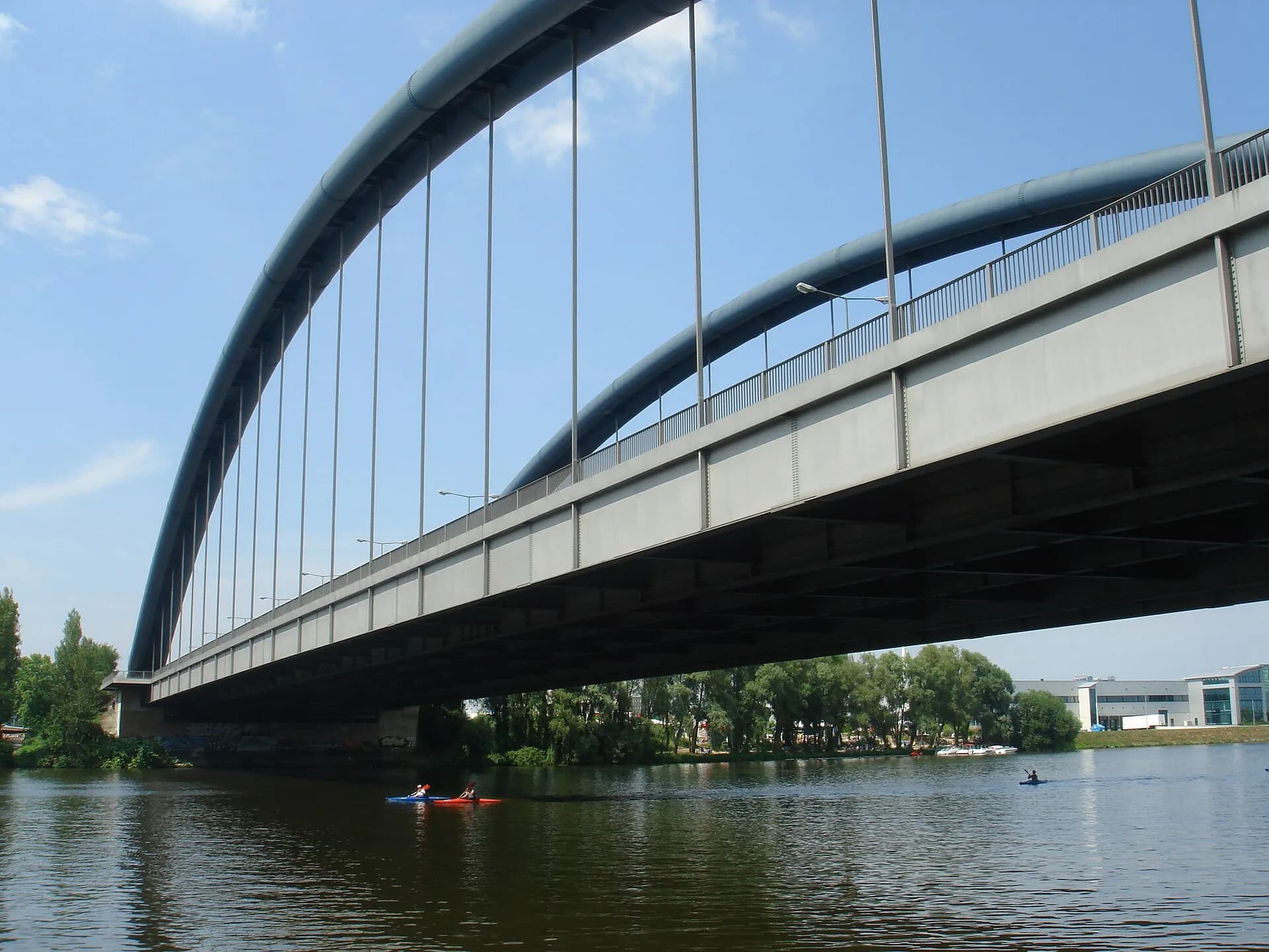 Kaiserleibrücke über den Main aus der Untersicht