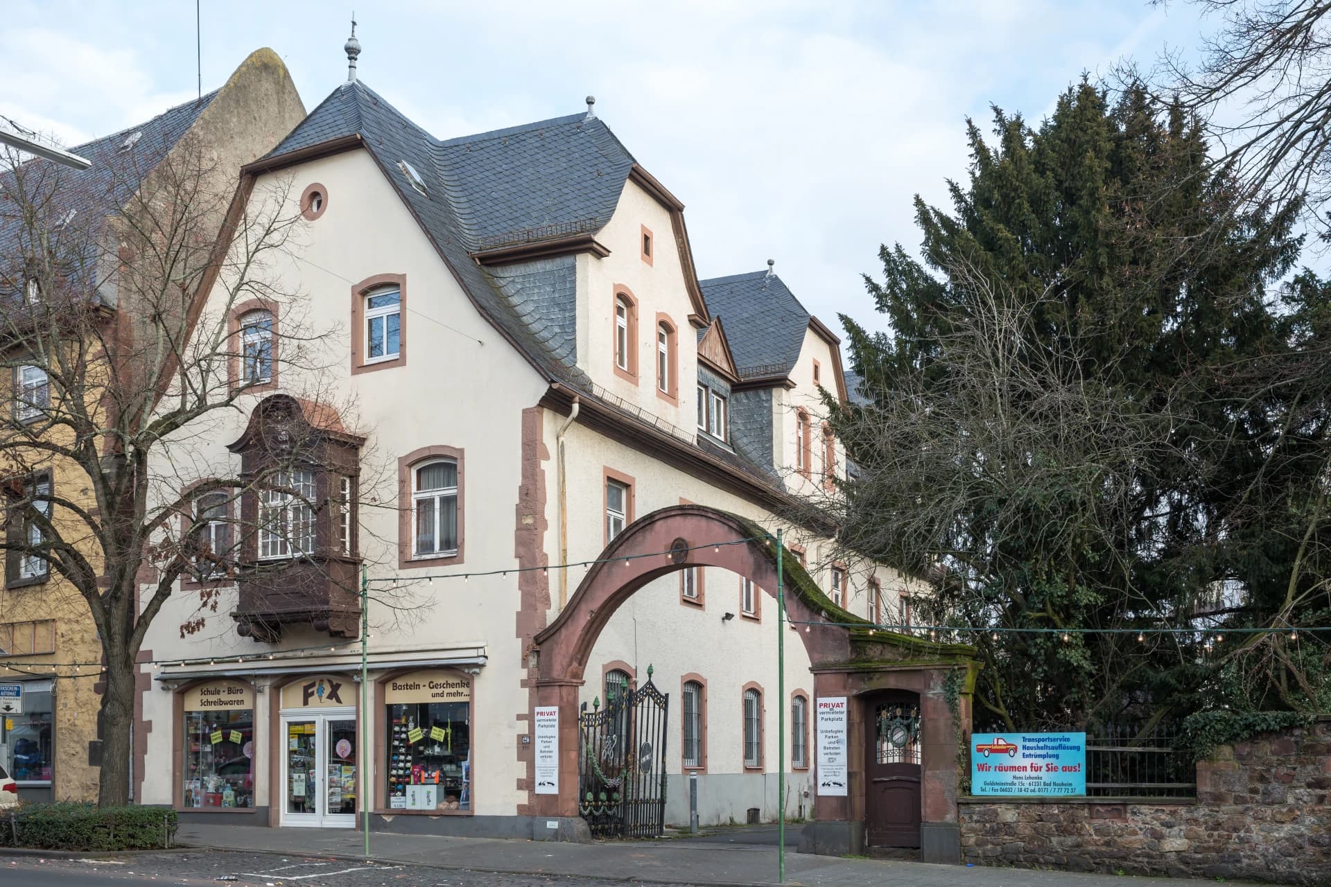 Kaiserstraße 120 mit Hoftor in Friedberg (Hessen)