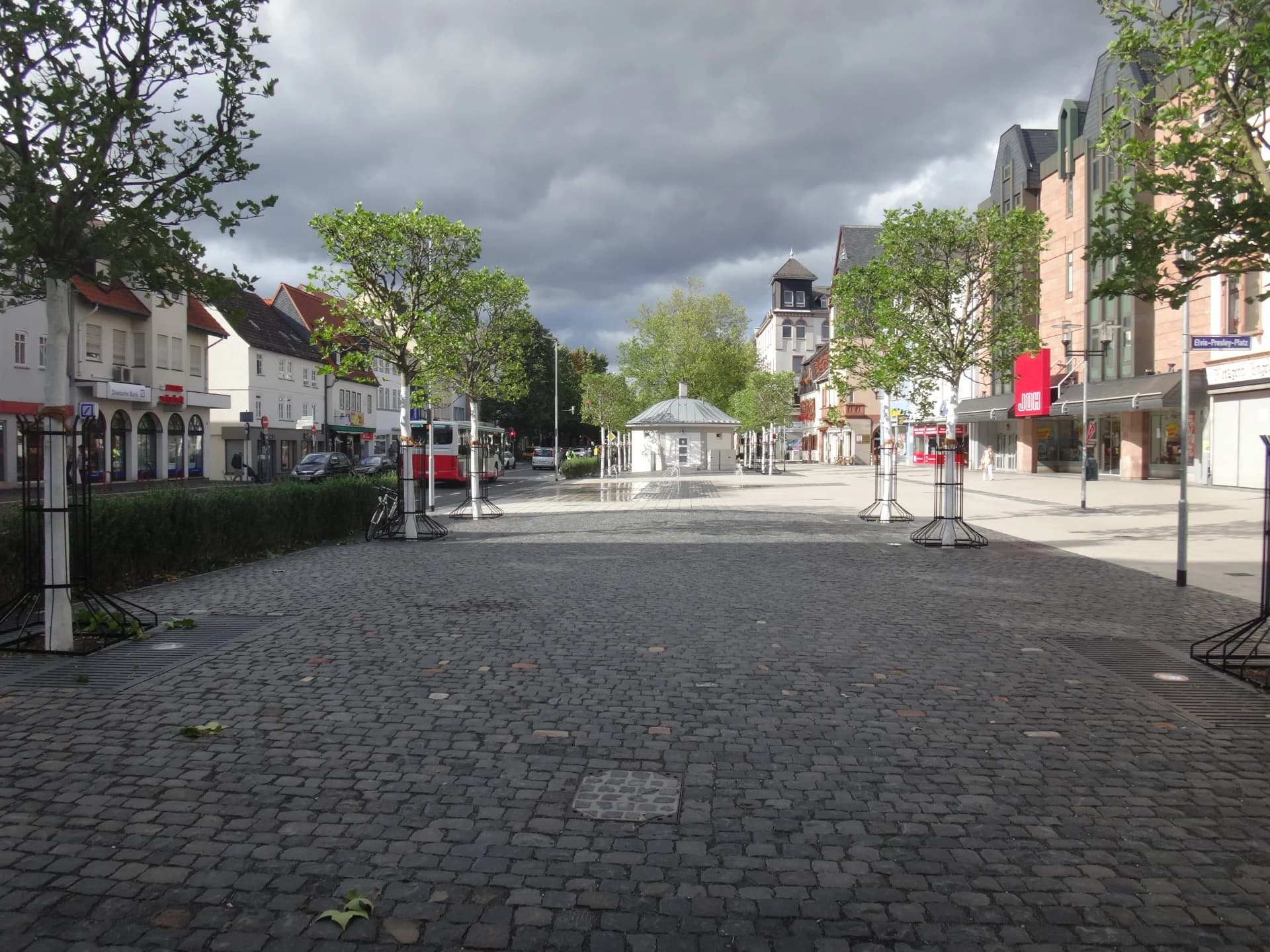 Platzfläche an der Kaiserstraße in Friedberg (Hessen)