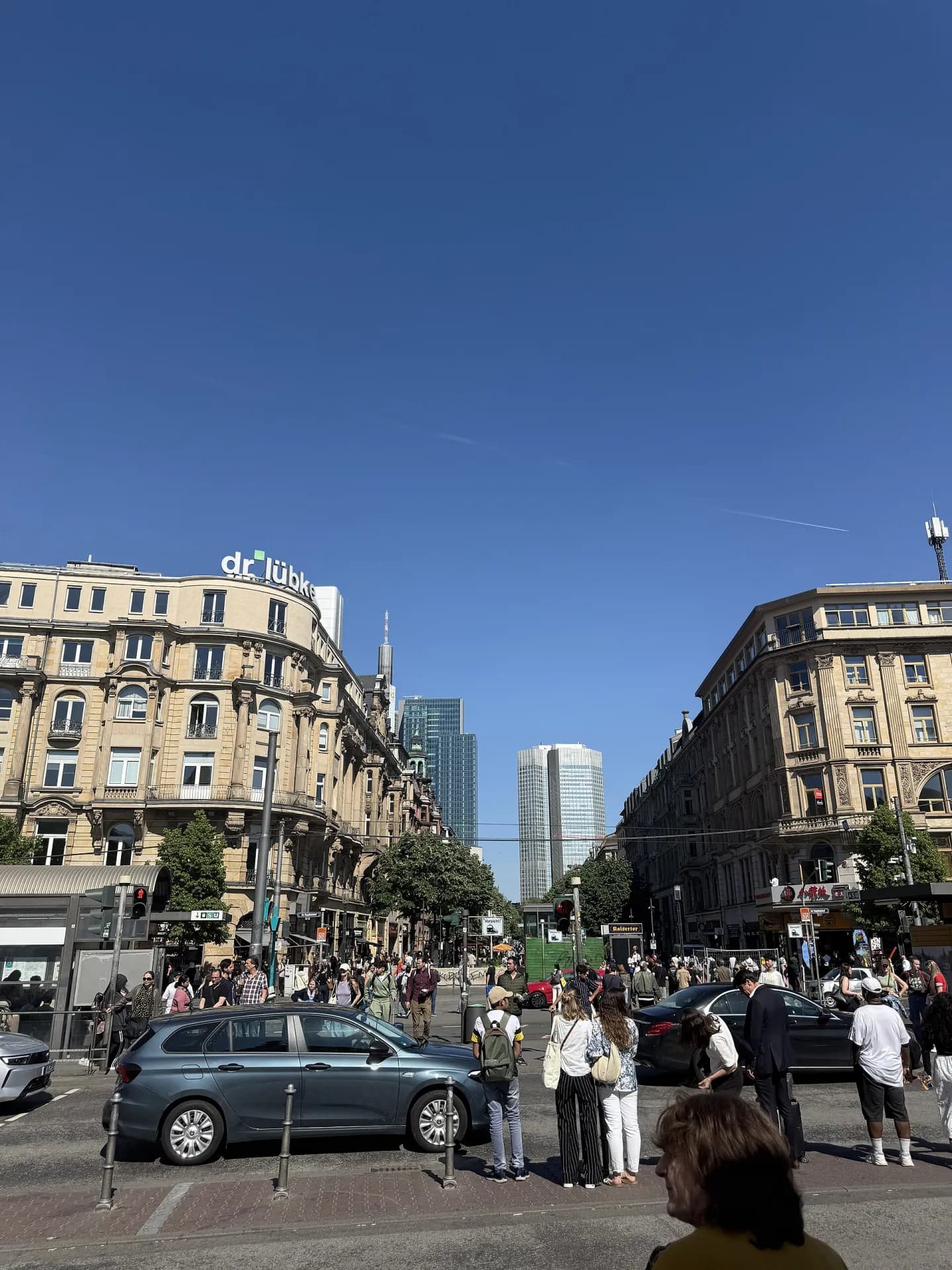 Kaiserstraße vom Bahnhofsausgang im Frankfurter Bahnhofsviertel