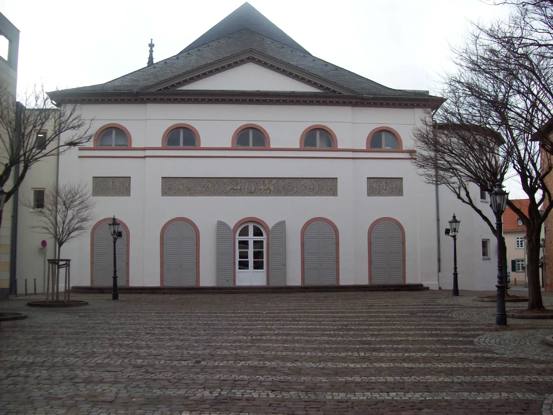 Historischer Saalbau am Karlsplatz in Aschaffenburg