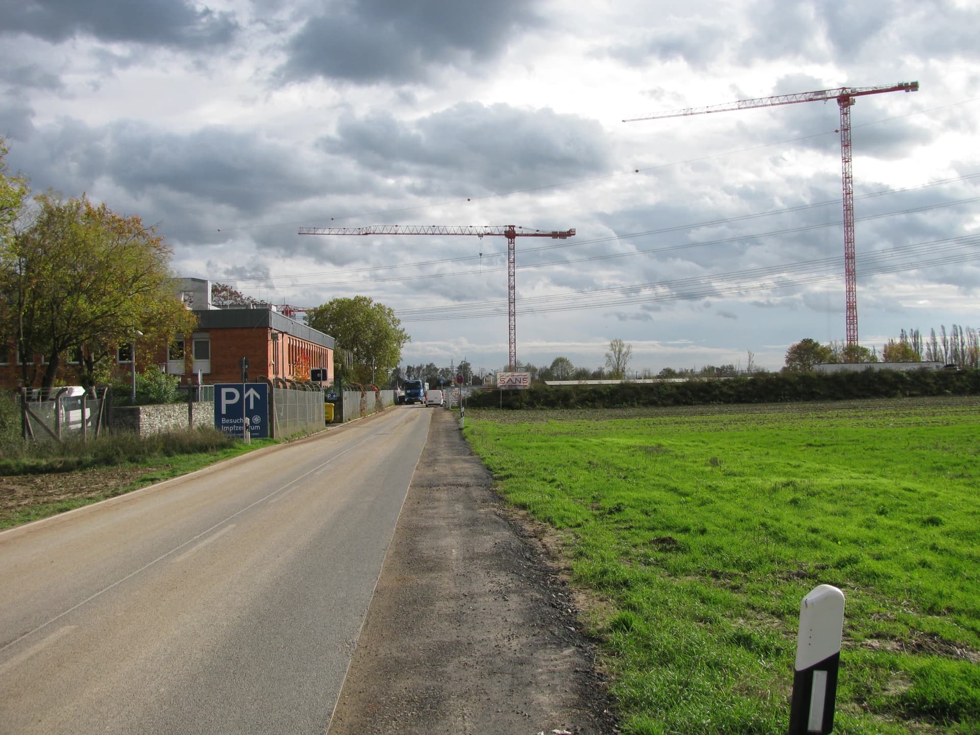 Landstraße am Kastengrund in Hattersheim am Main