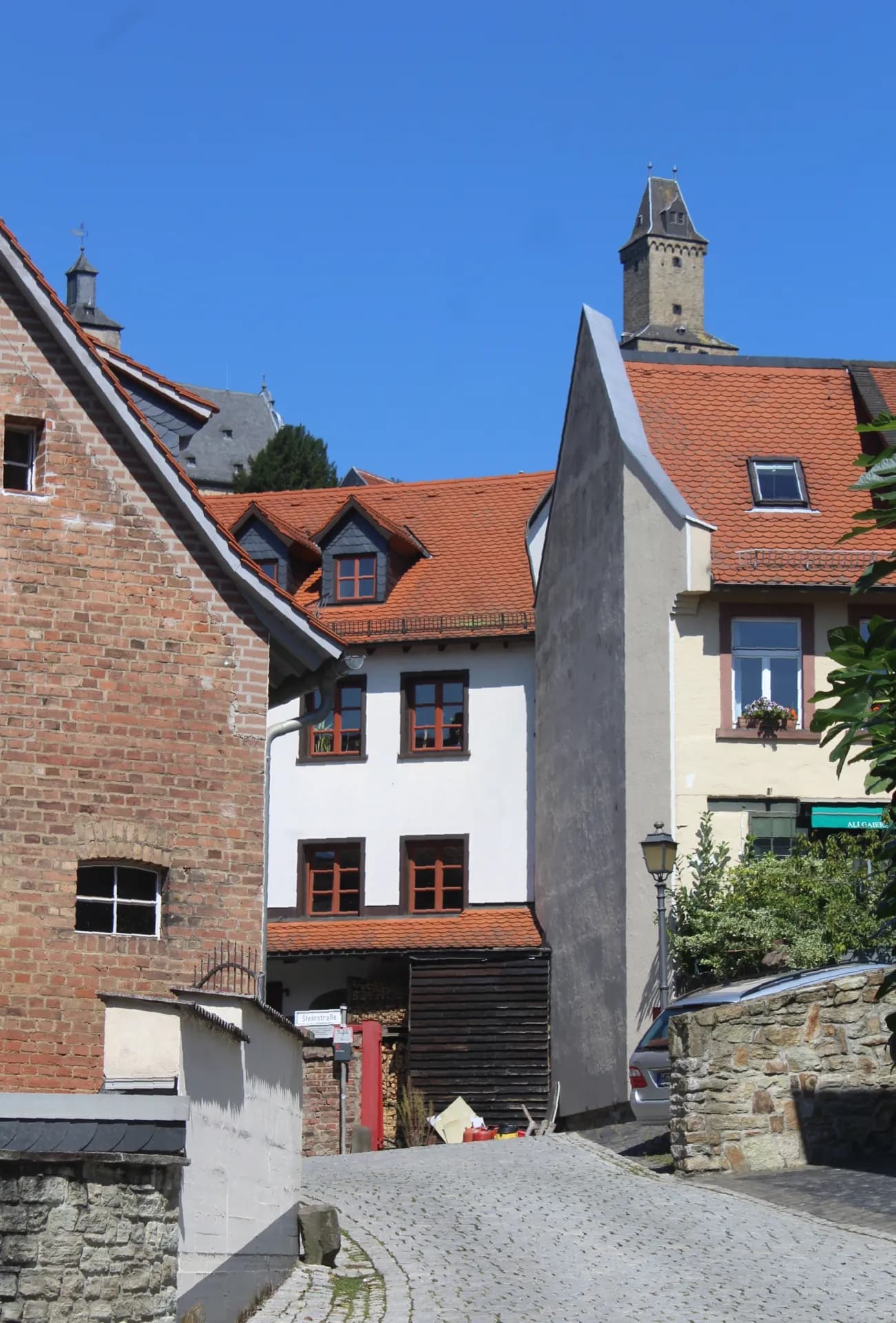 Katharinenstraße mit Blick zur Burg Kronberg