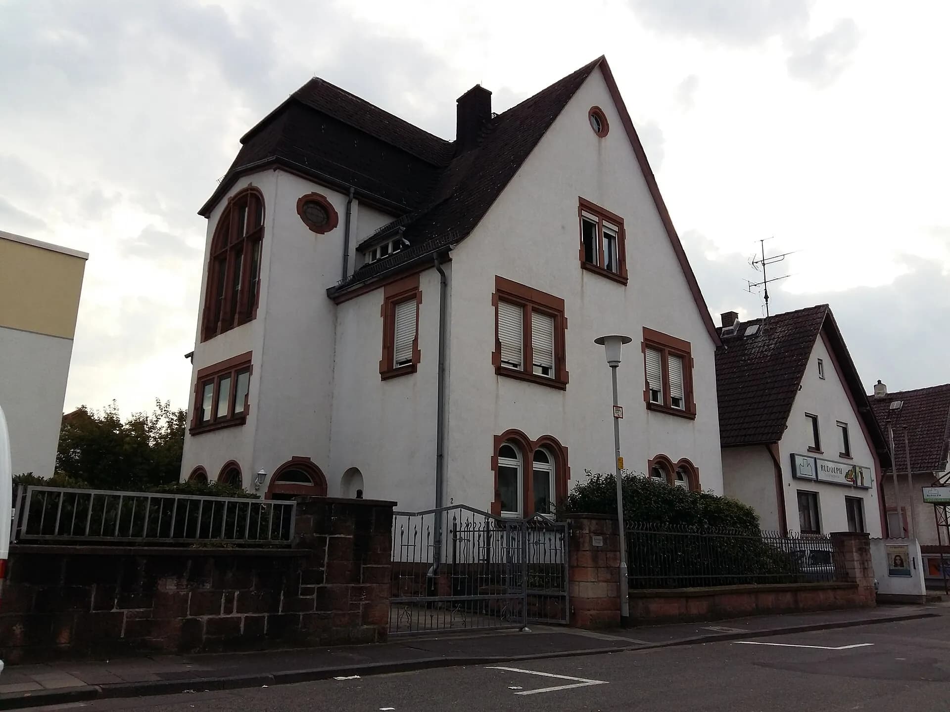 Katholisches Pfarramt in der Ketteler Straße in Groß-Zimmern