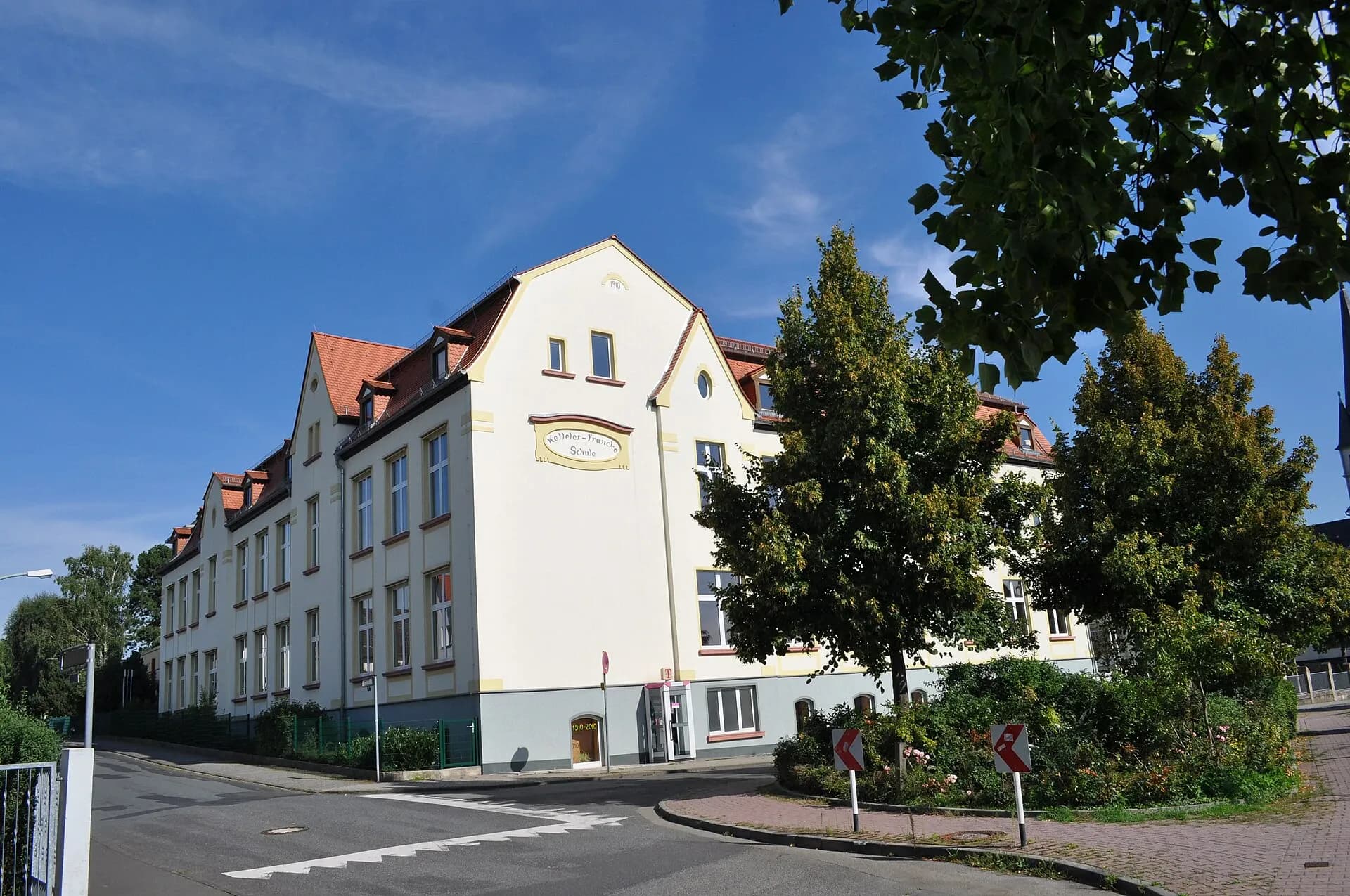 Straßenansicht der Ketteler-Francke-Schule in Bad Homburg-Kirdorf