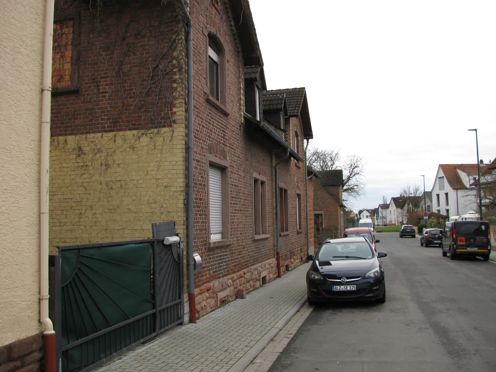 Kilometerstein an der Alzenauer Straße in Kahl am Main
