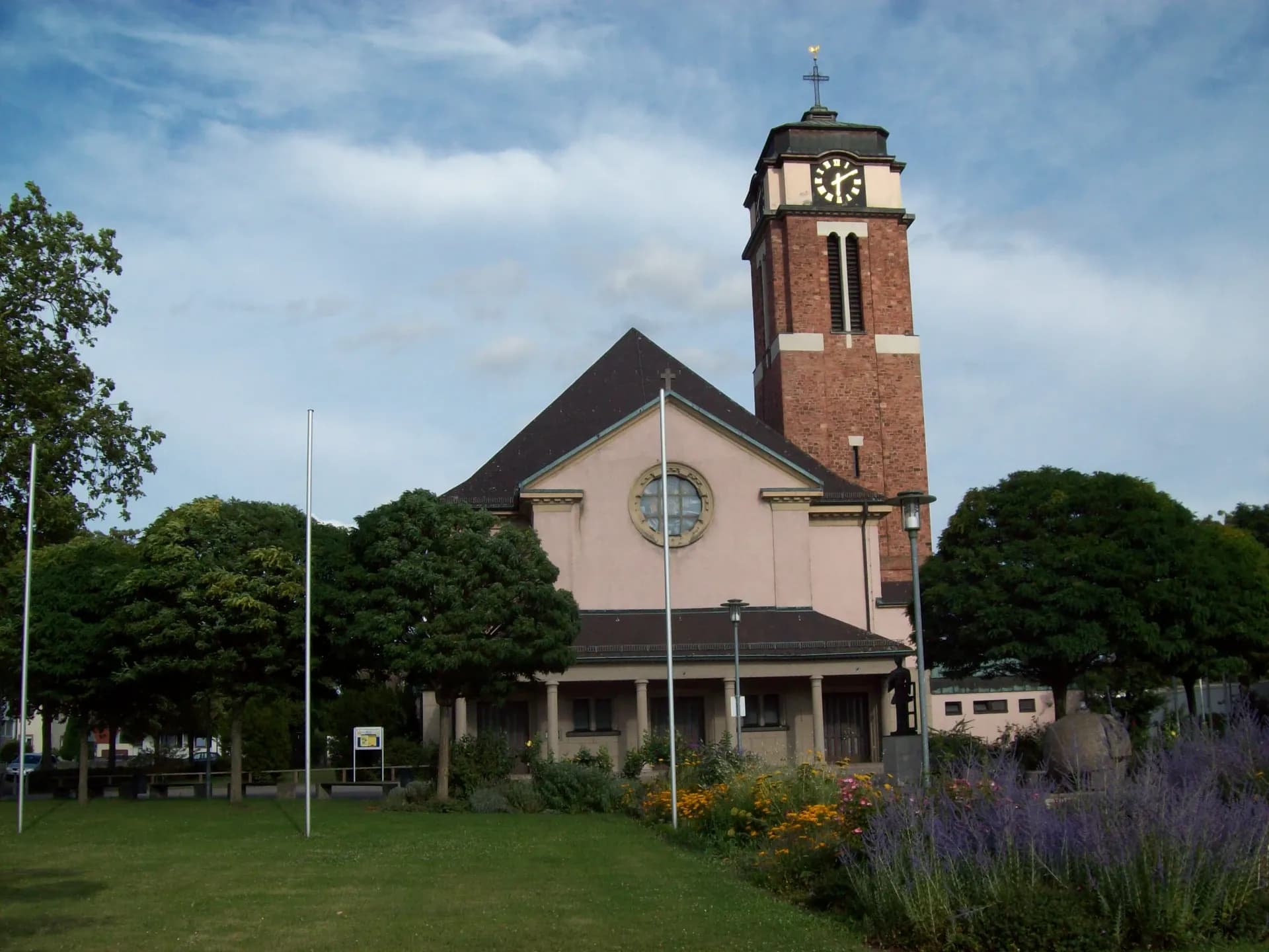 Katholische Pfarrkirche Sankt Laurentius in Aschaffenburg-Leider