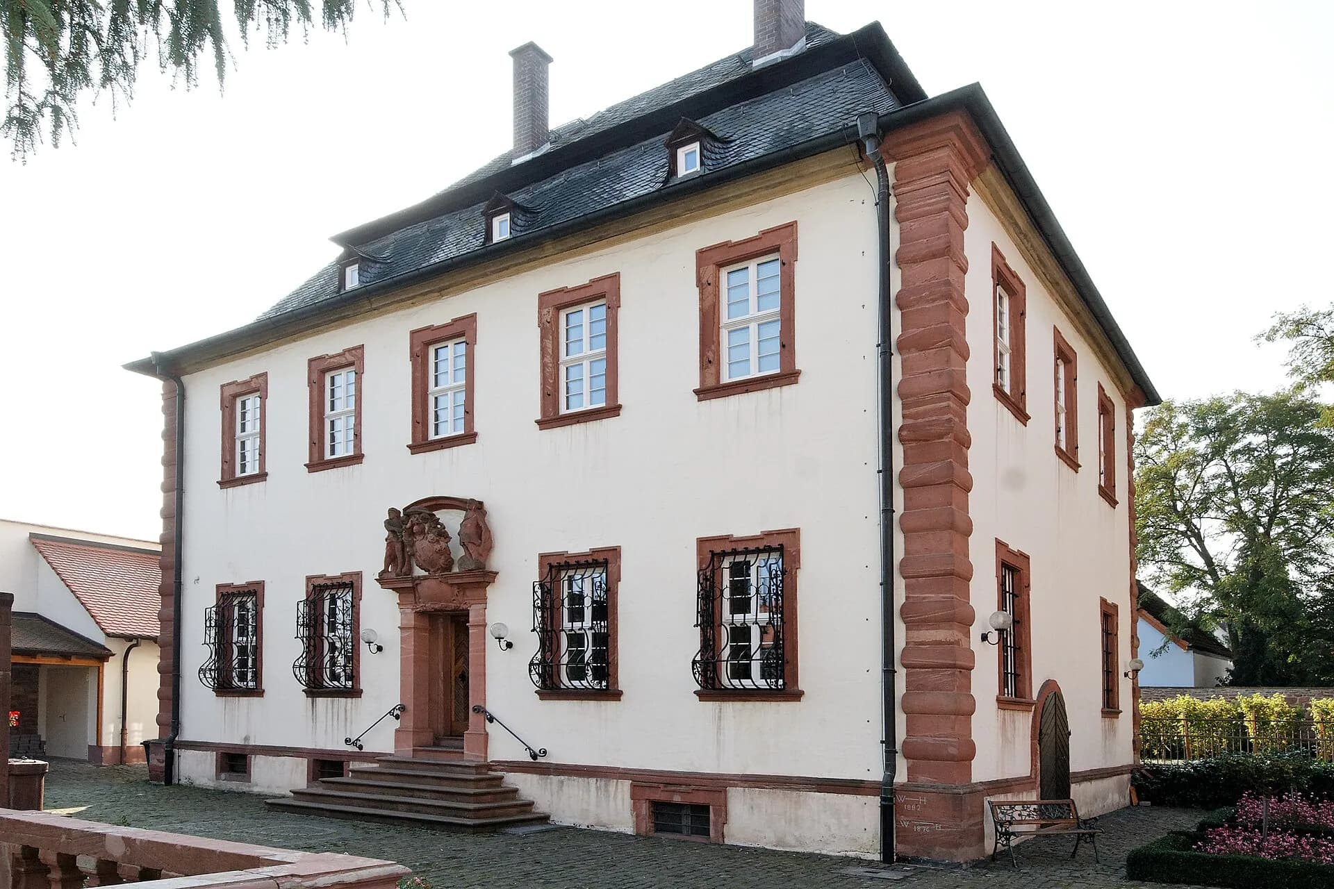 Barockes Wohnhaus in der Kirchstraße 10 in Hainburg-Klein-Krotzenburg