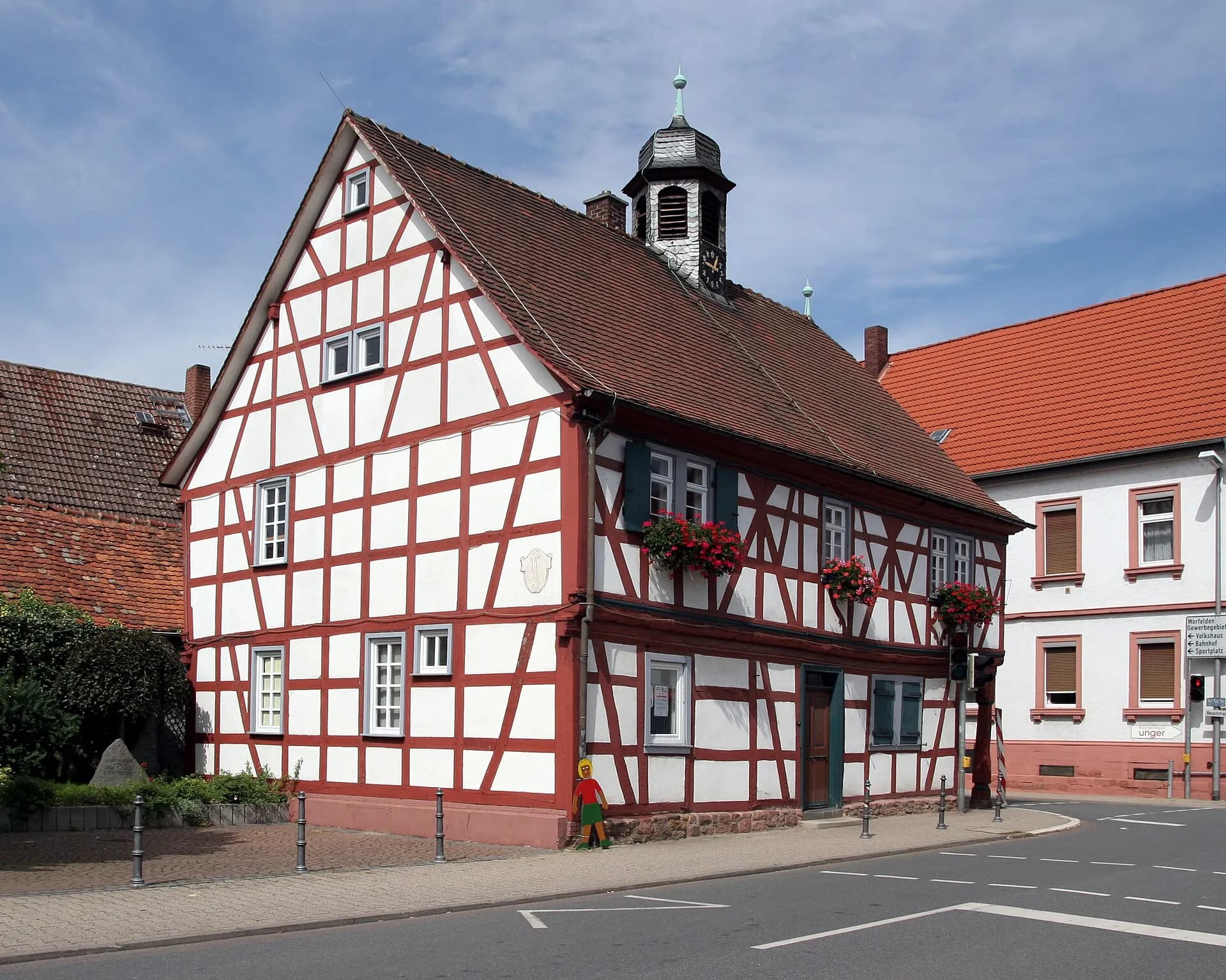 Altes Rathaus in Büttelborn-Klein-Gerau an der Straßenecke