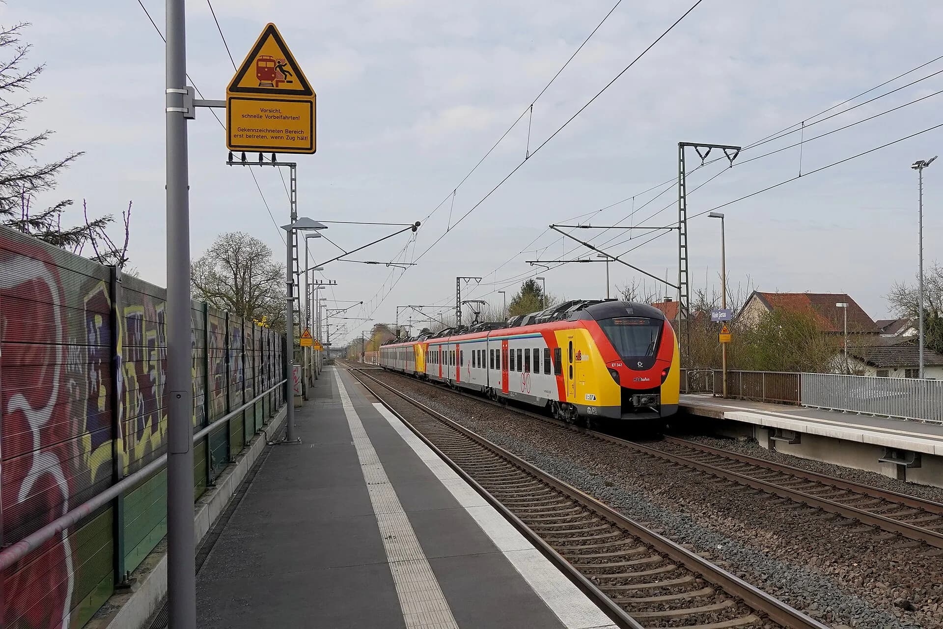 Regionalbahn am Haltepunkt in Büttelborn-Klein-Gerau