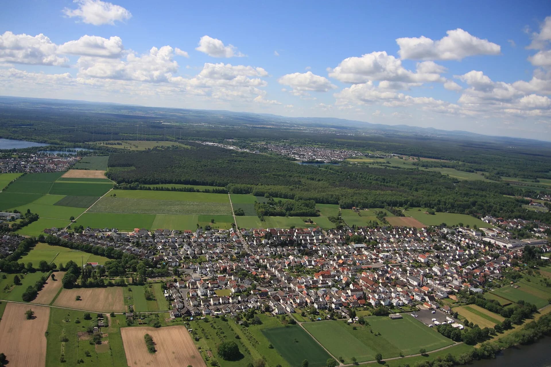 Luftbild über den Feldern bei Klein-Welzheim in Seligenstadt