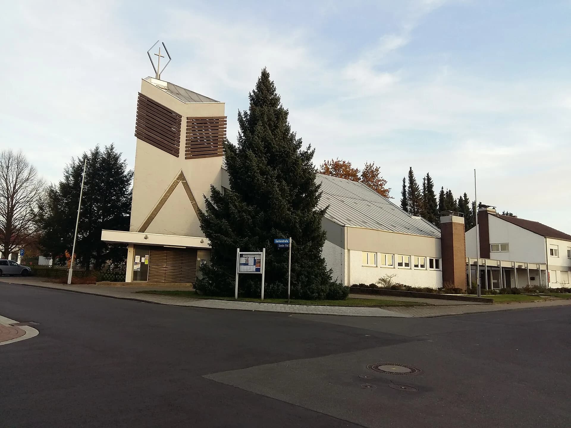 Moderne katholische Kirche in Klein-Zimmern