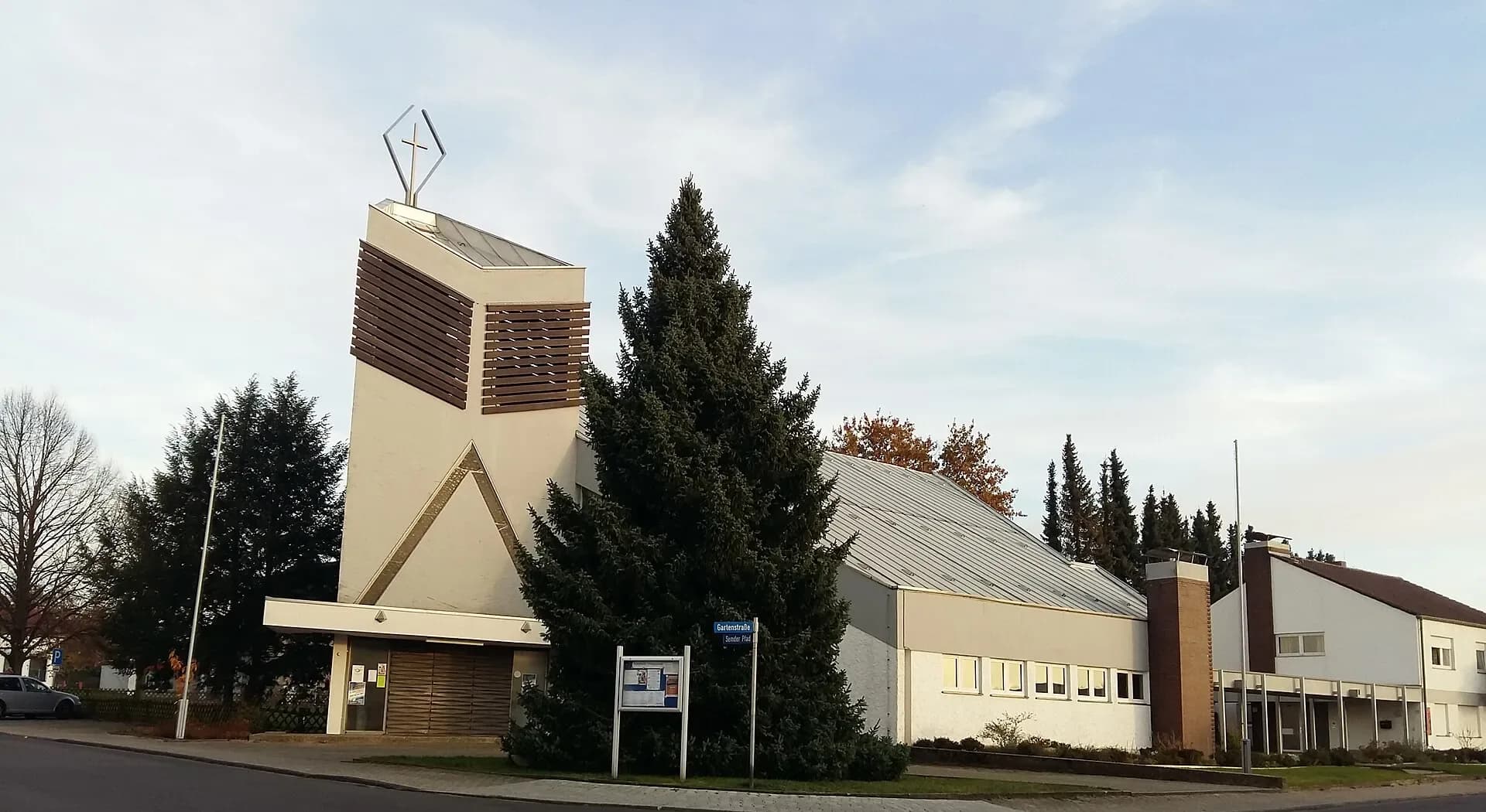 Moderne katholische Kirche in Klein-Zimmern